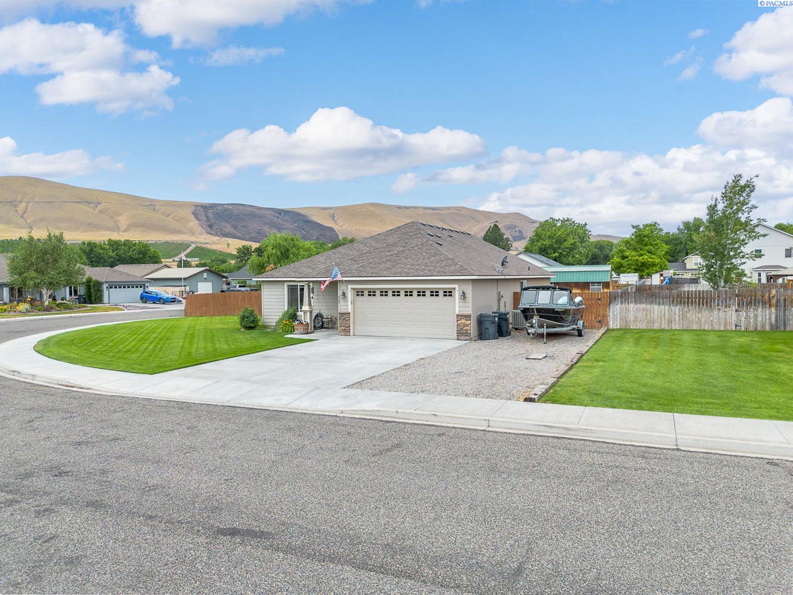 405 Capri Ct, Benton City, WA 99320