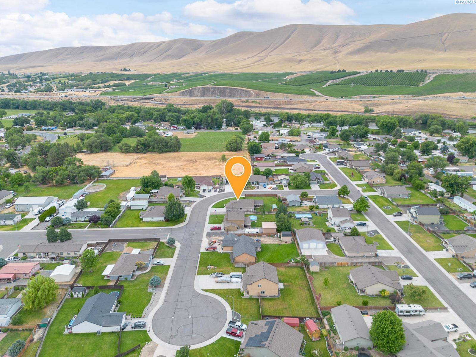 405 Capri Ct, Benton City, WA 99320