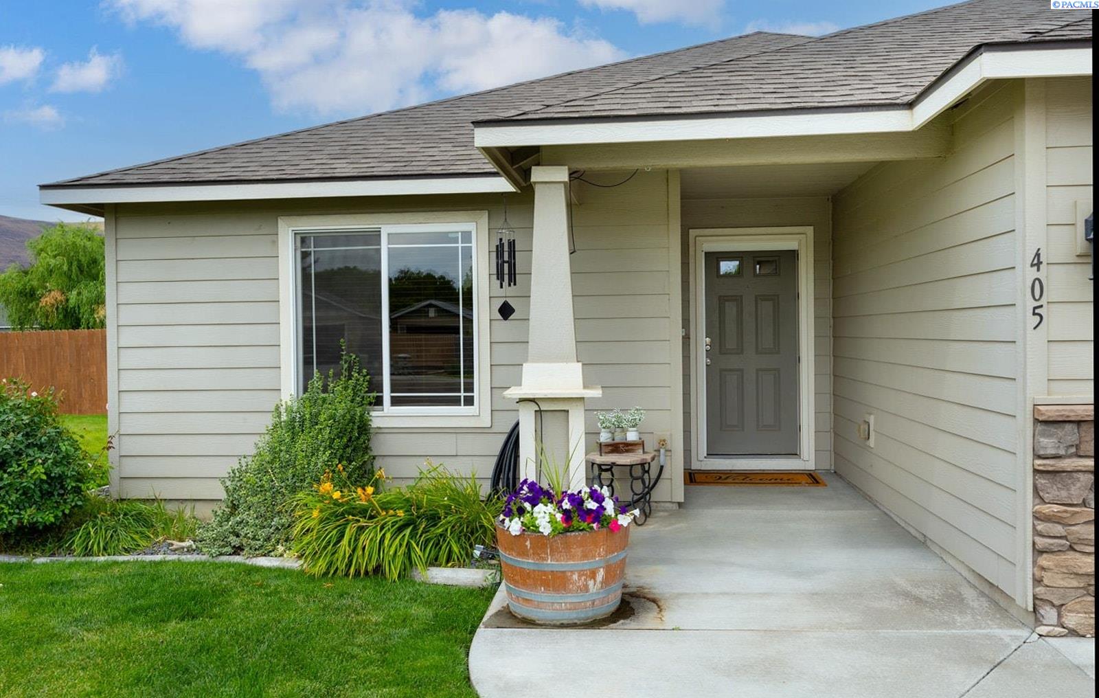 405 Capri Ct, Benton City, WA 99320