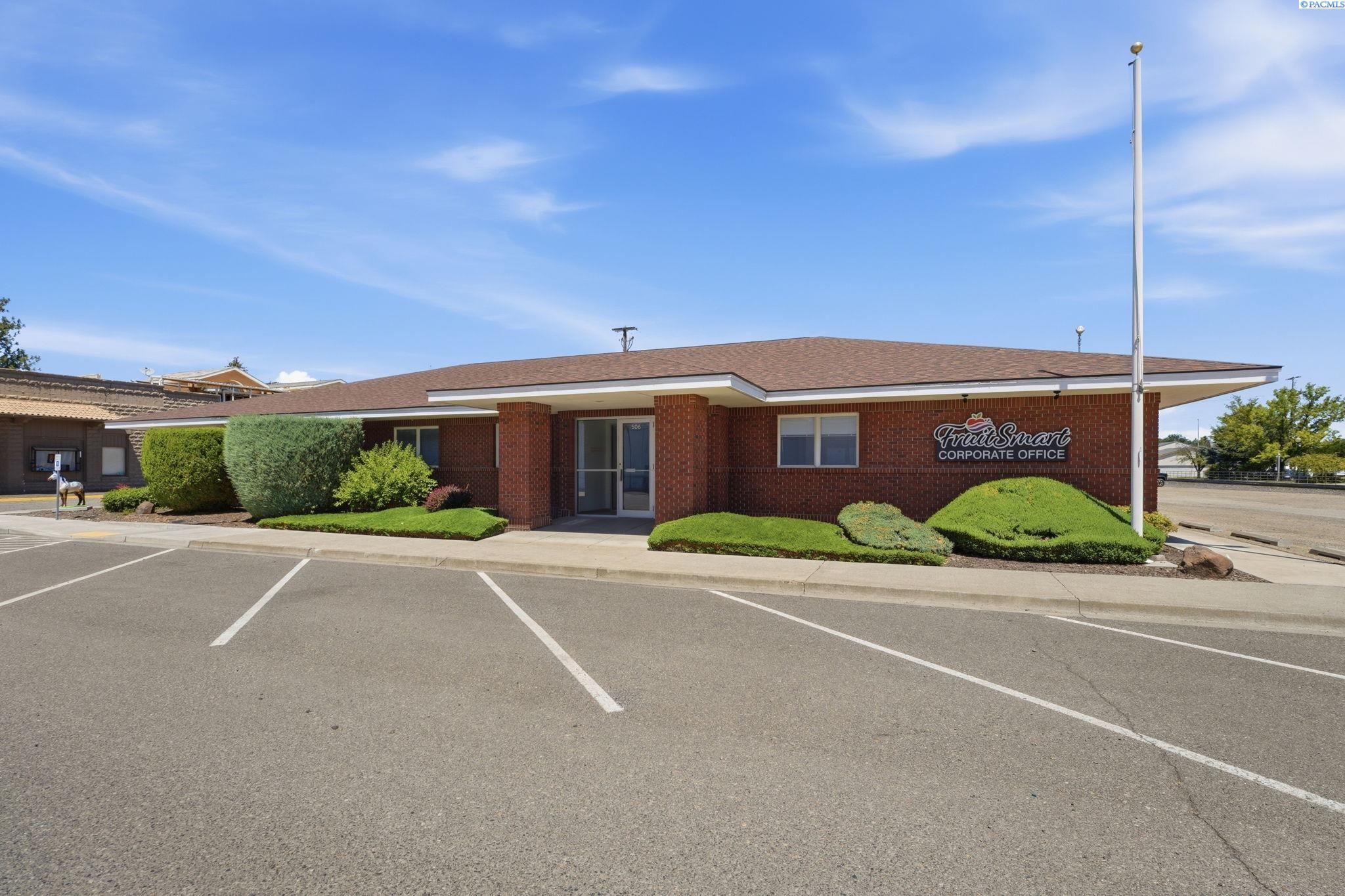 506 6th St, Prosser, WA 99350