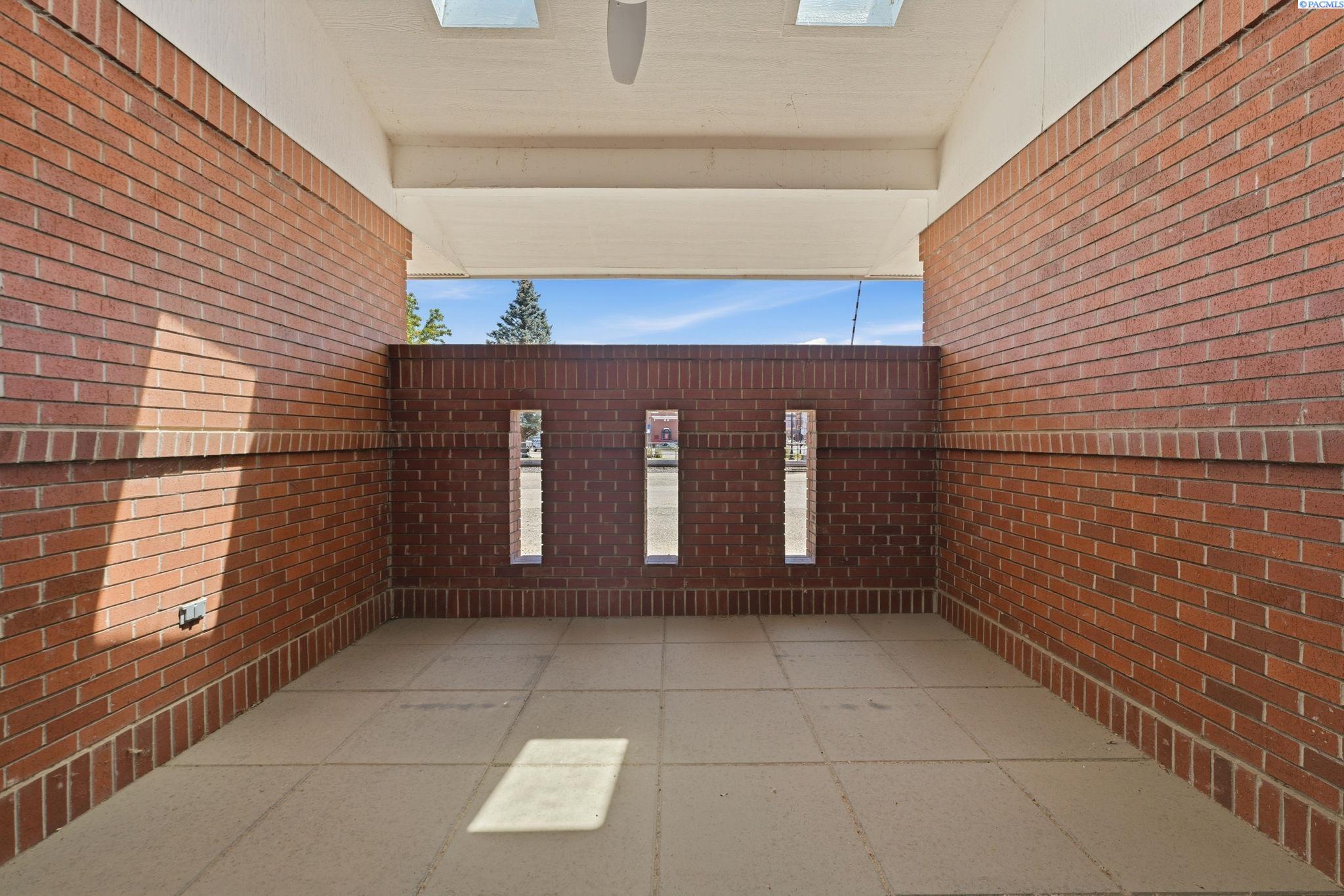 506 6th St, Prosser, WA 99350