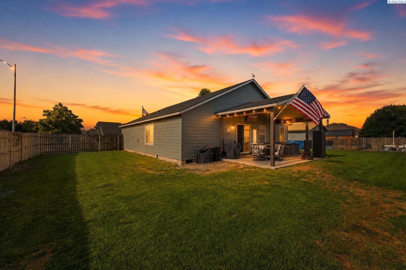 1105 Capri Ct, Benton City, WA 99320