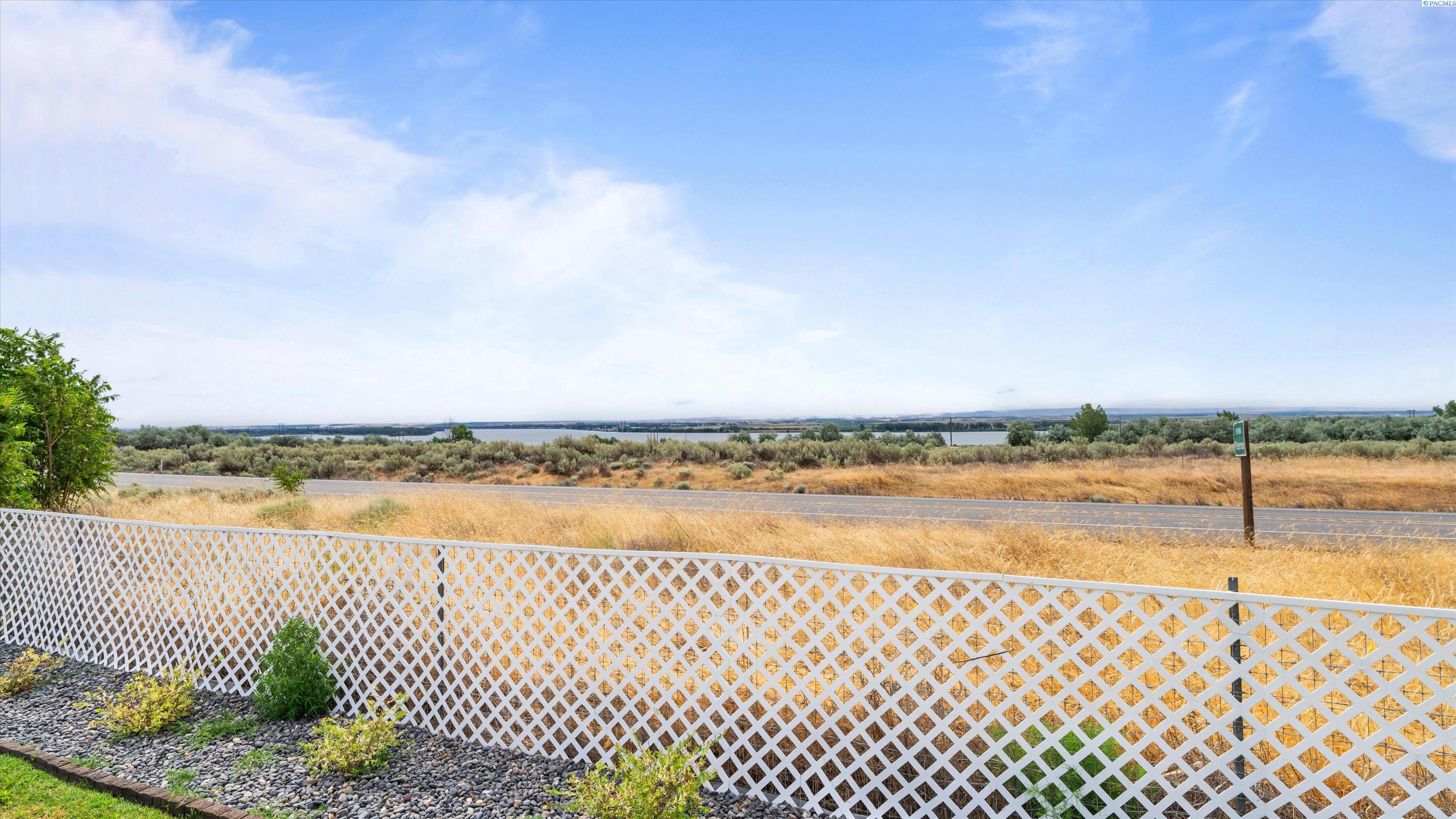 46505 Paterson Ave, Paterson, WA 99345