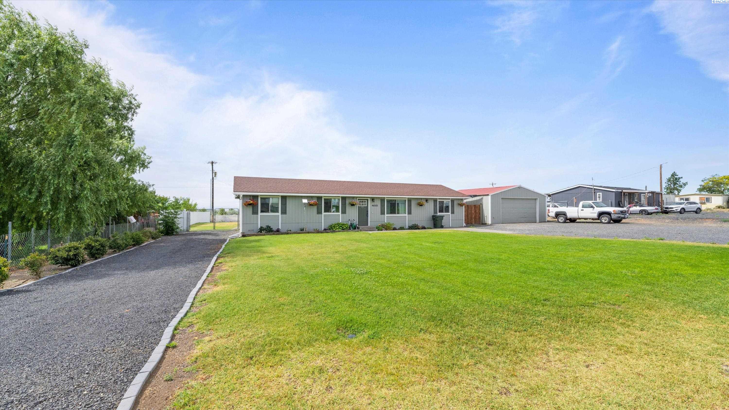46505 Paterson Ave, Paterson, WA 99345