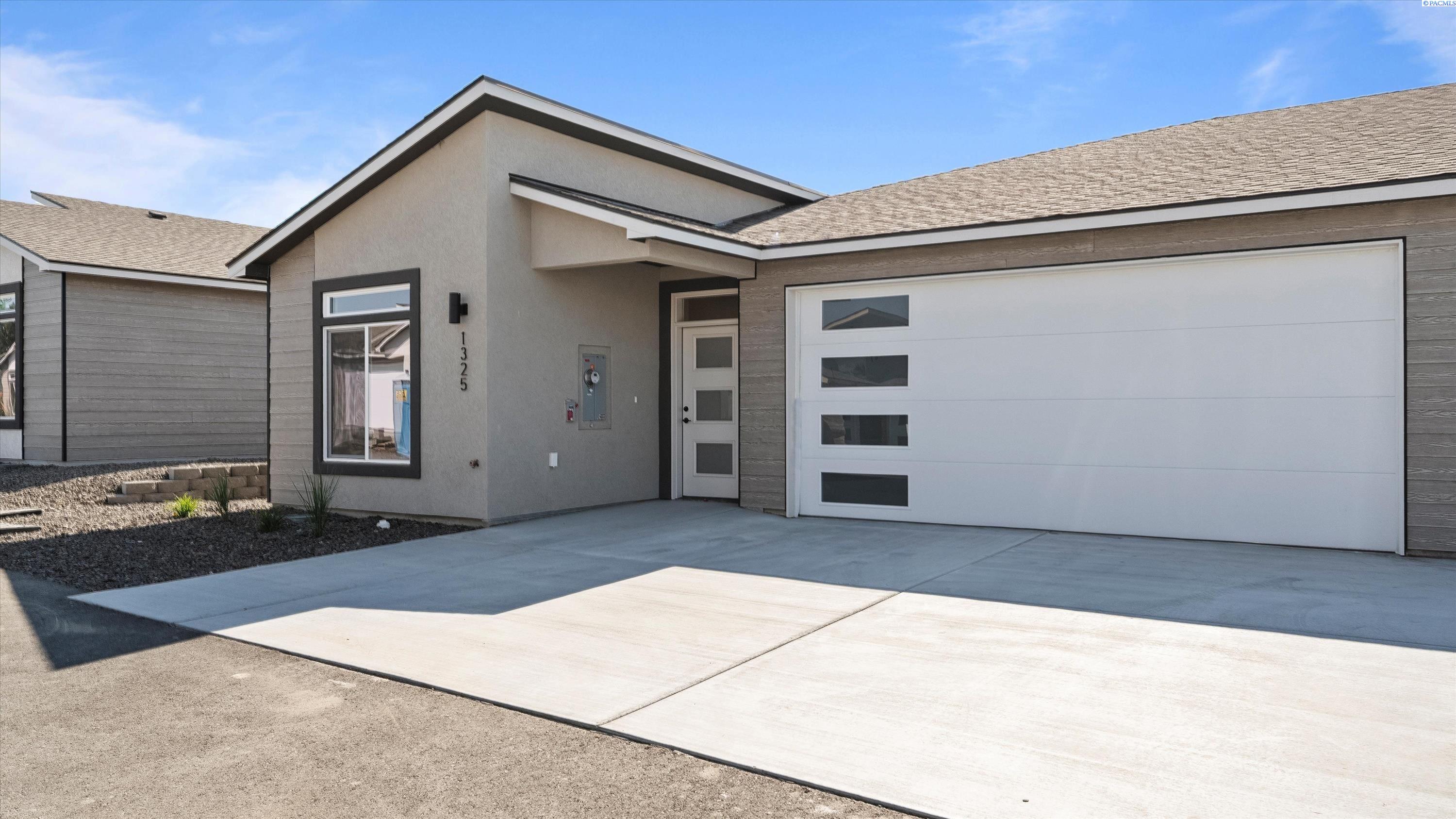 1325 Kalani Ct, West Richland, WA 99353