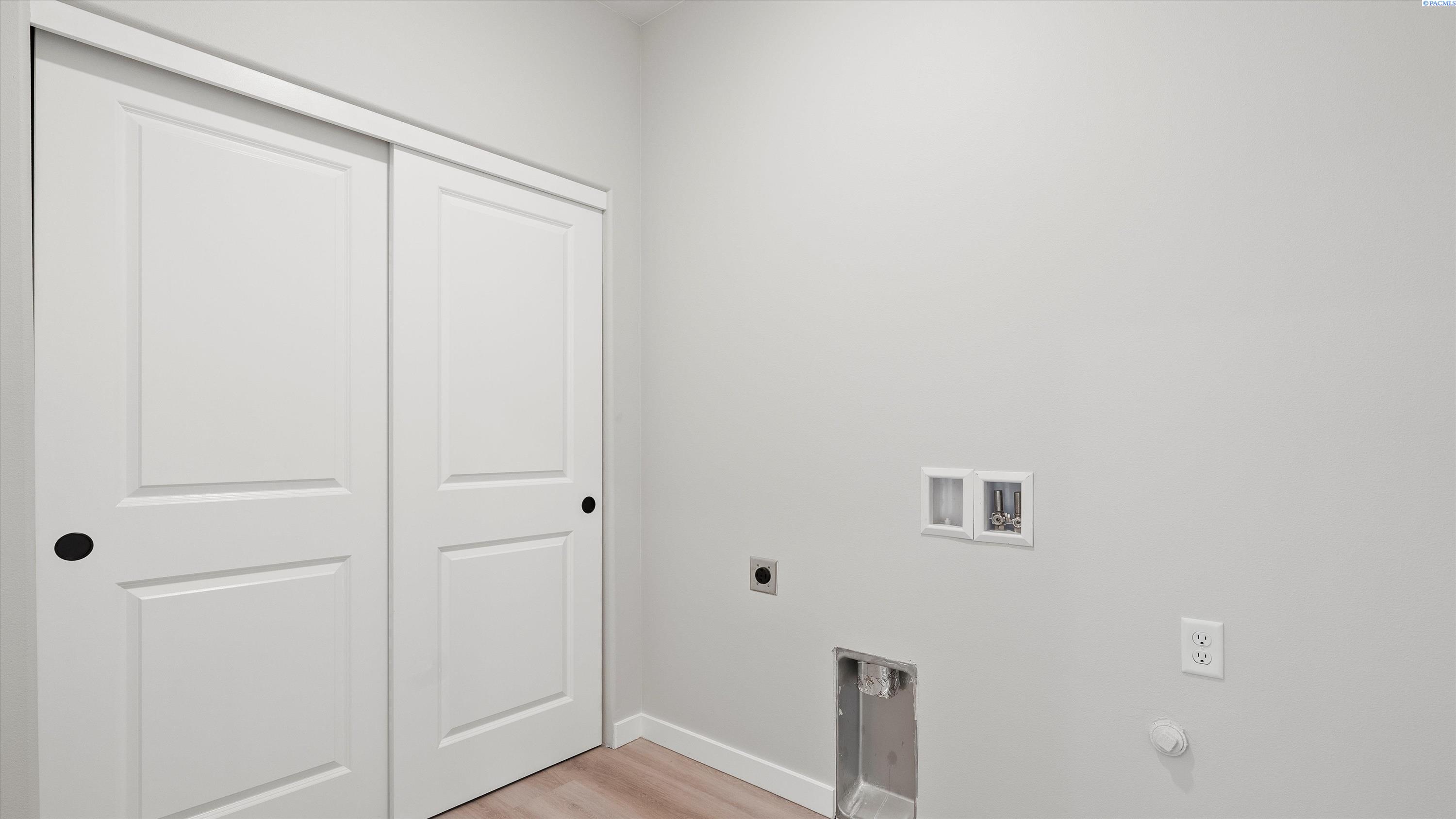 1325 Kalani Ct, West Richland, WA 99353