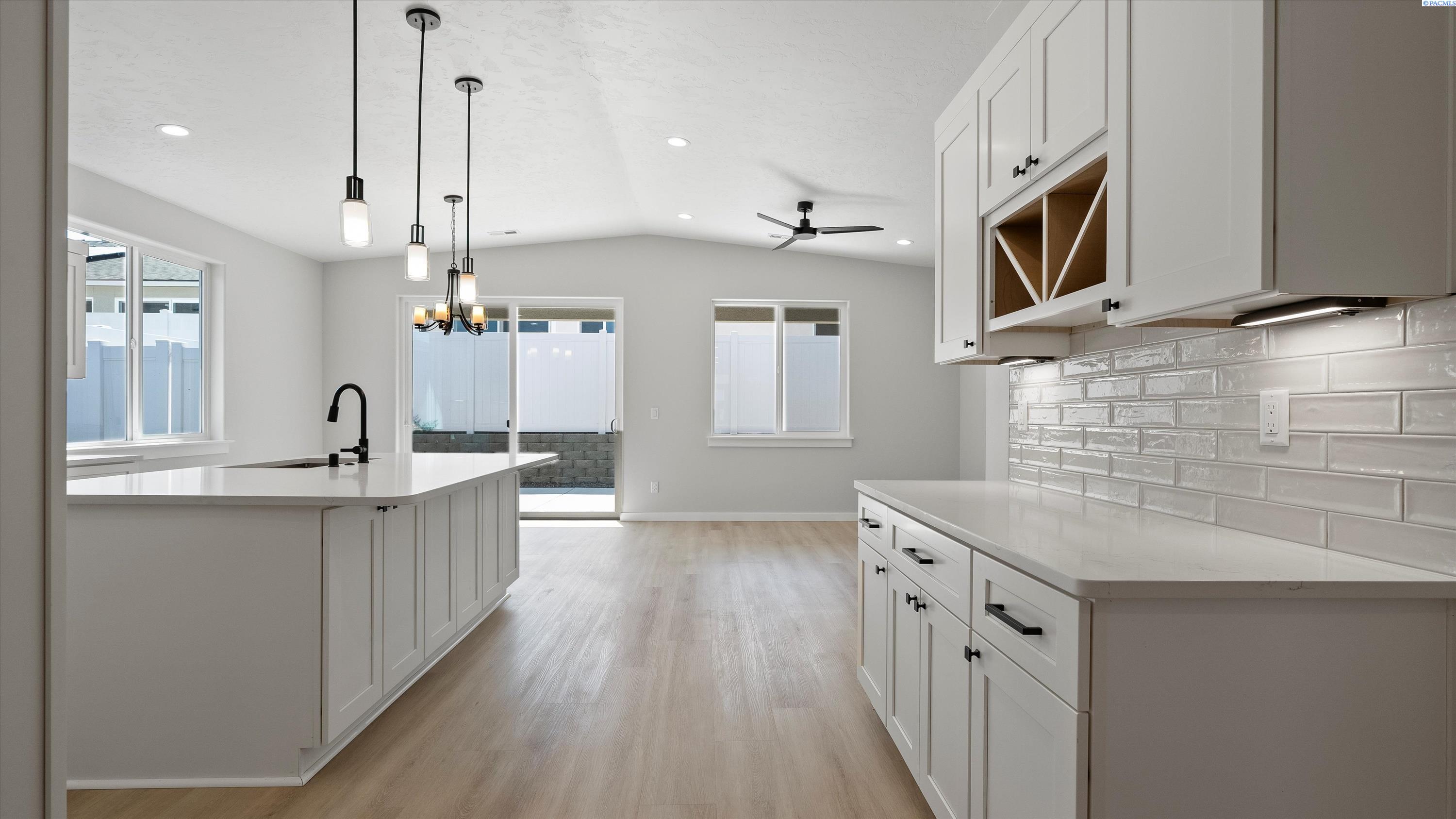 1325 Kalani Ct, West Richland, WA 99353