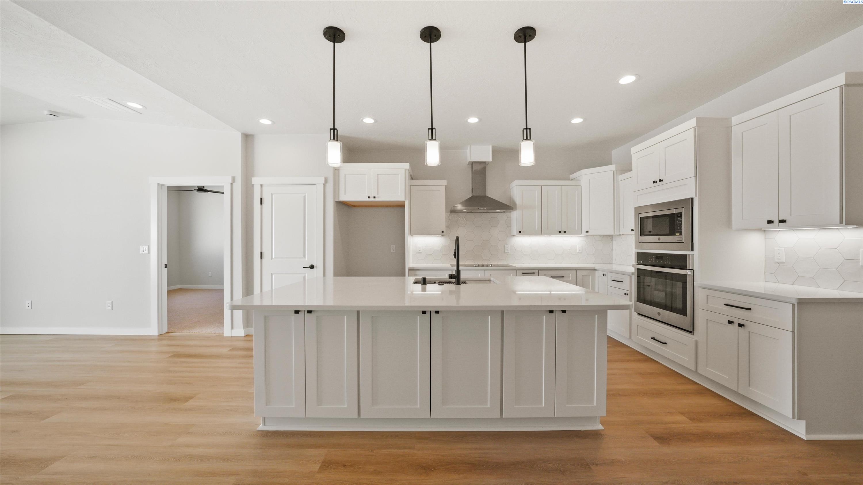 1105 Fairhaven Loop, Richland, WA 99352