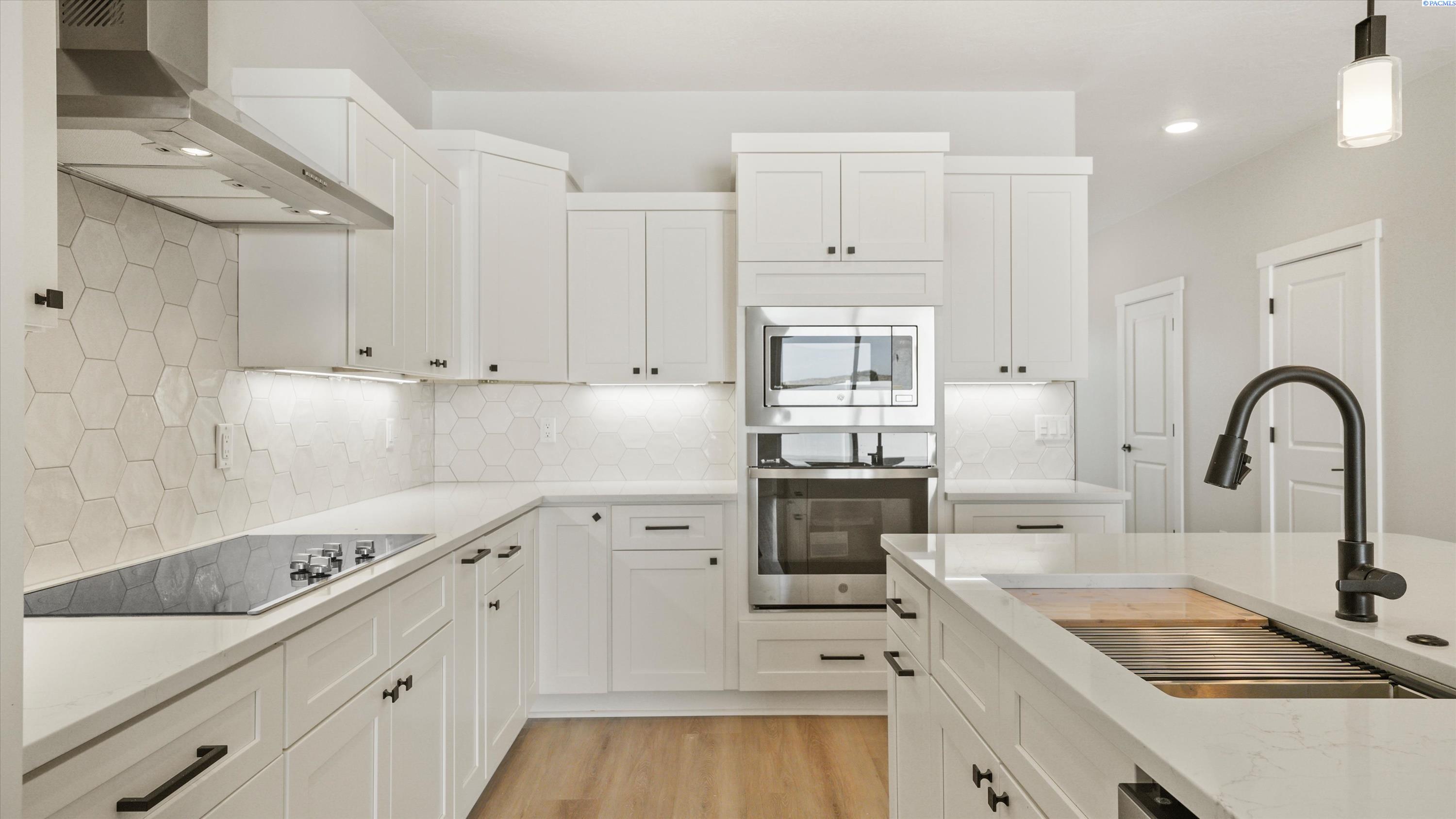 1105 Fairhaven Loop, Richland, WA 99352