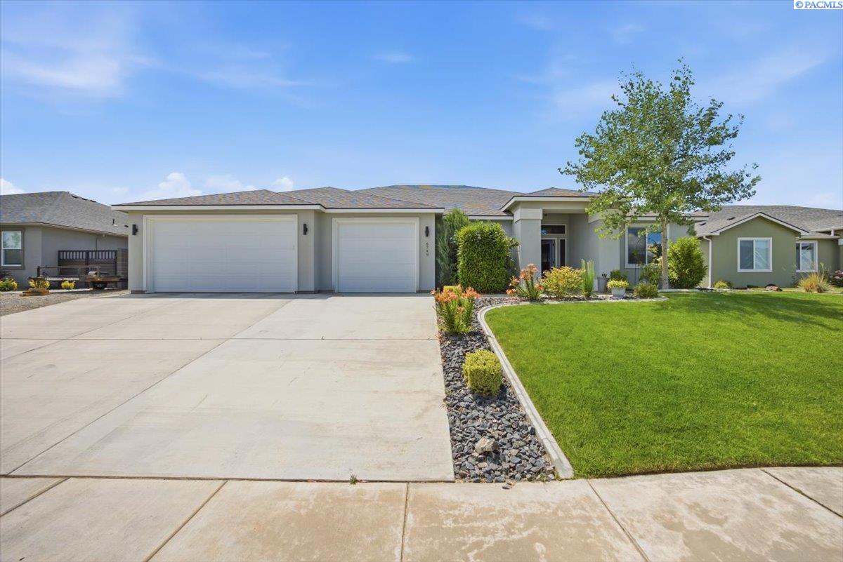 6749 Argos St, West Richland, WA 99353
