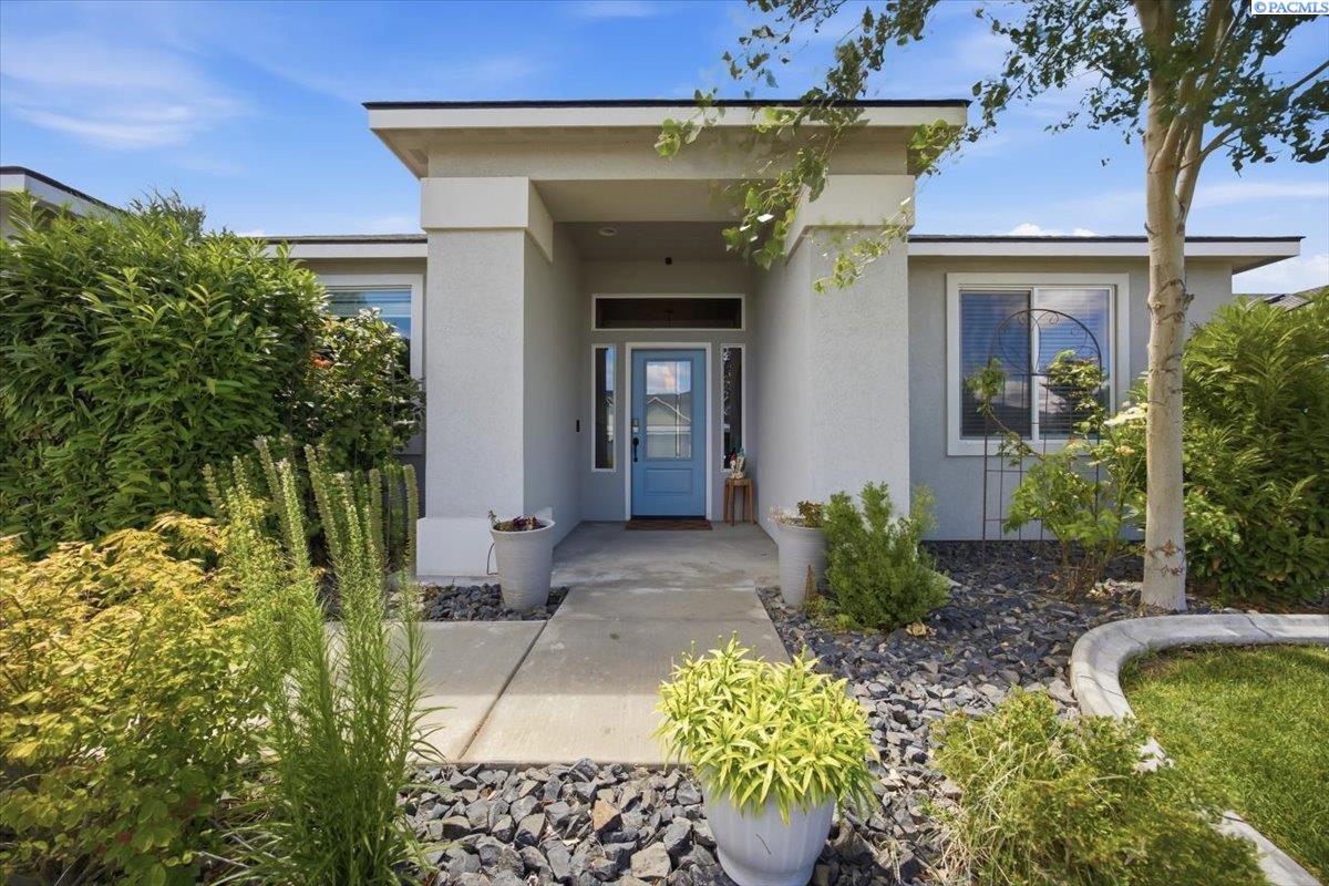 6749 Argos St, West Richland, WA 99353