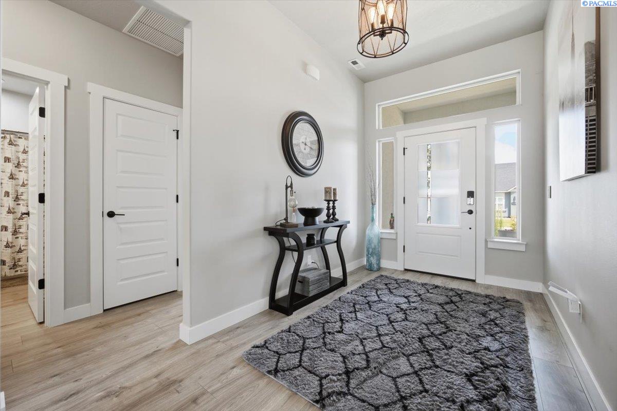 6749 Argos St, West Richland, WA 99353