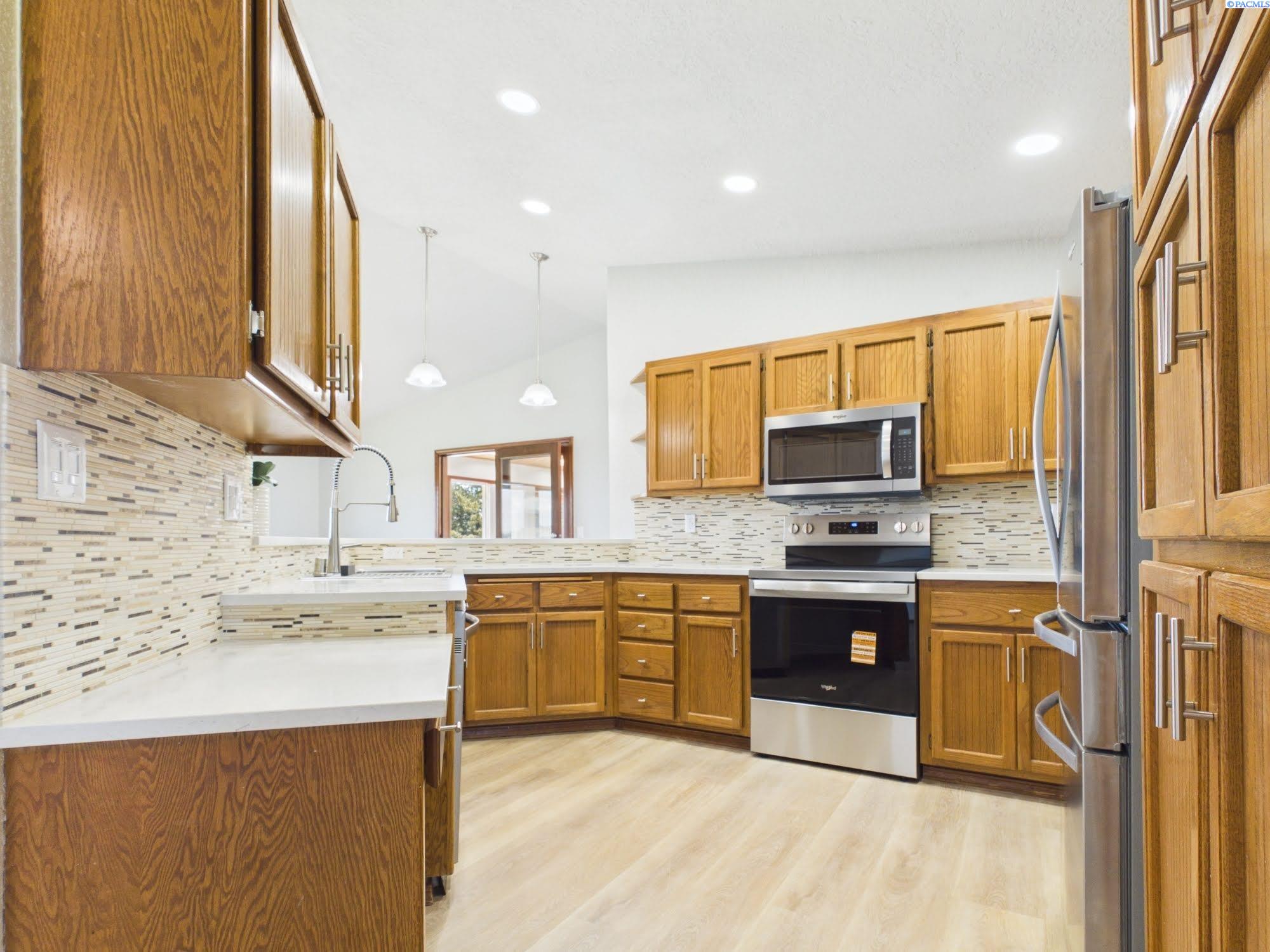 4710 Desert Plateau Dr, Pasco, WA 99301