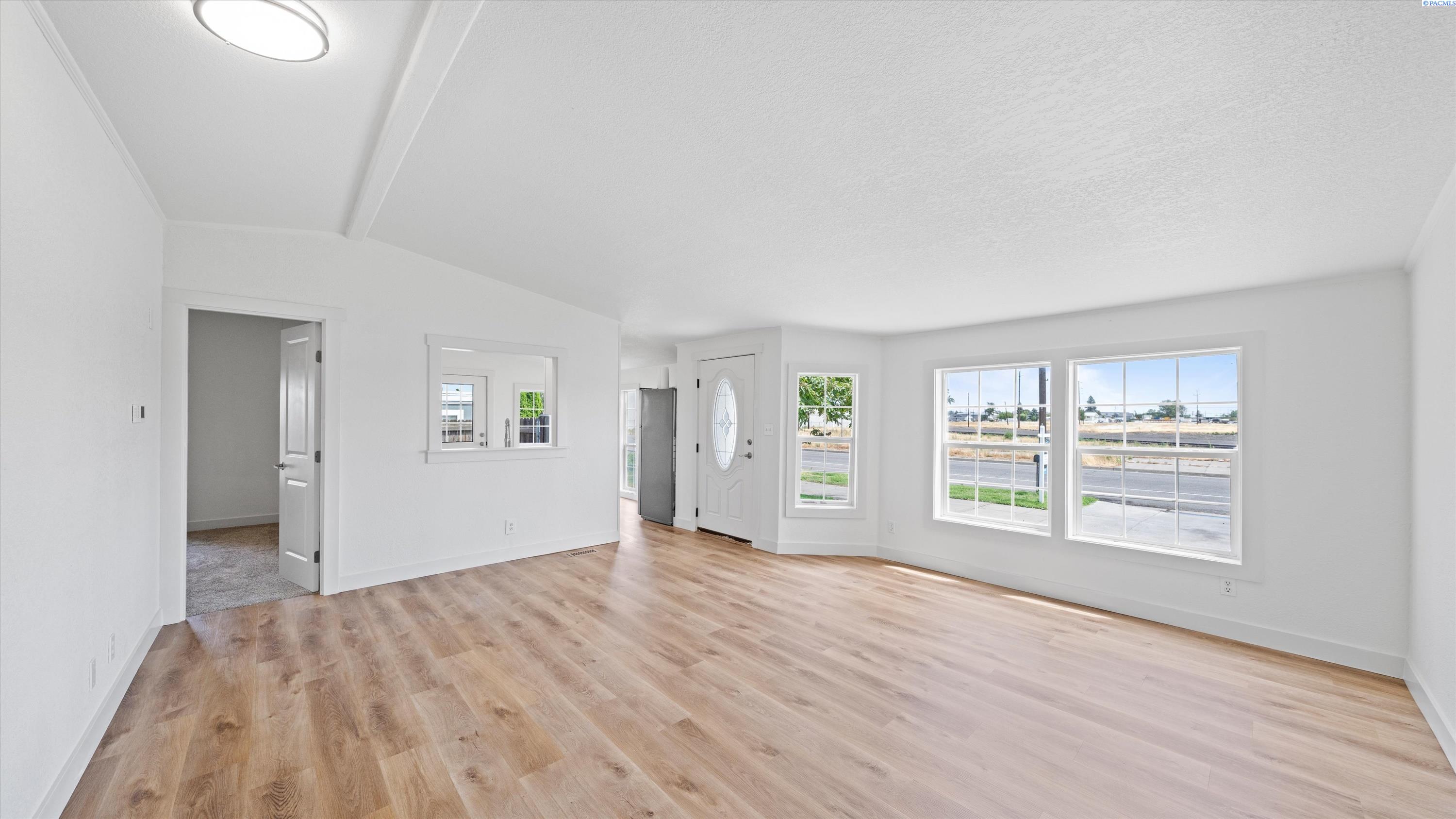 910 4th Ave, Pasco, WA 99301