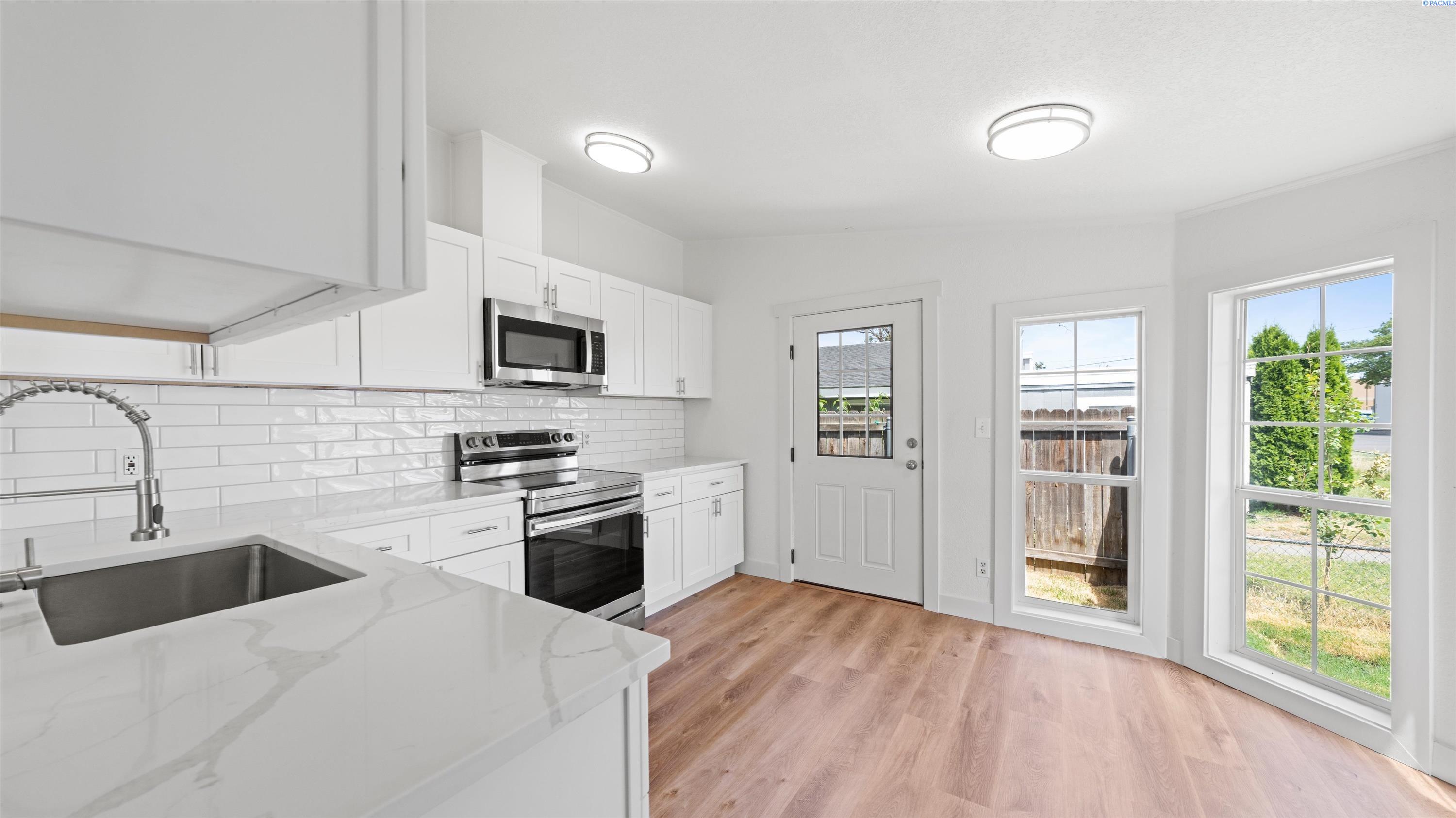 910 4th Ave, Pasco, WA 99301