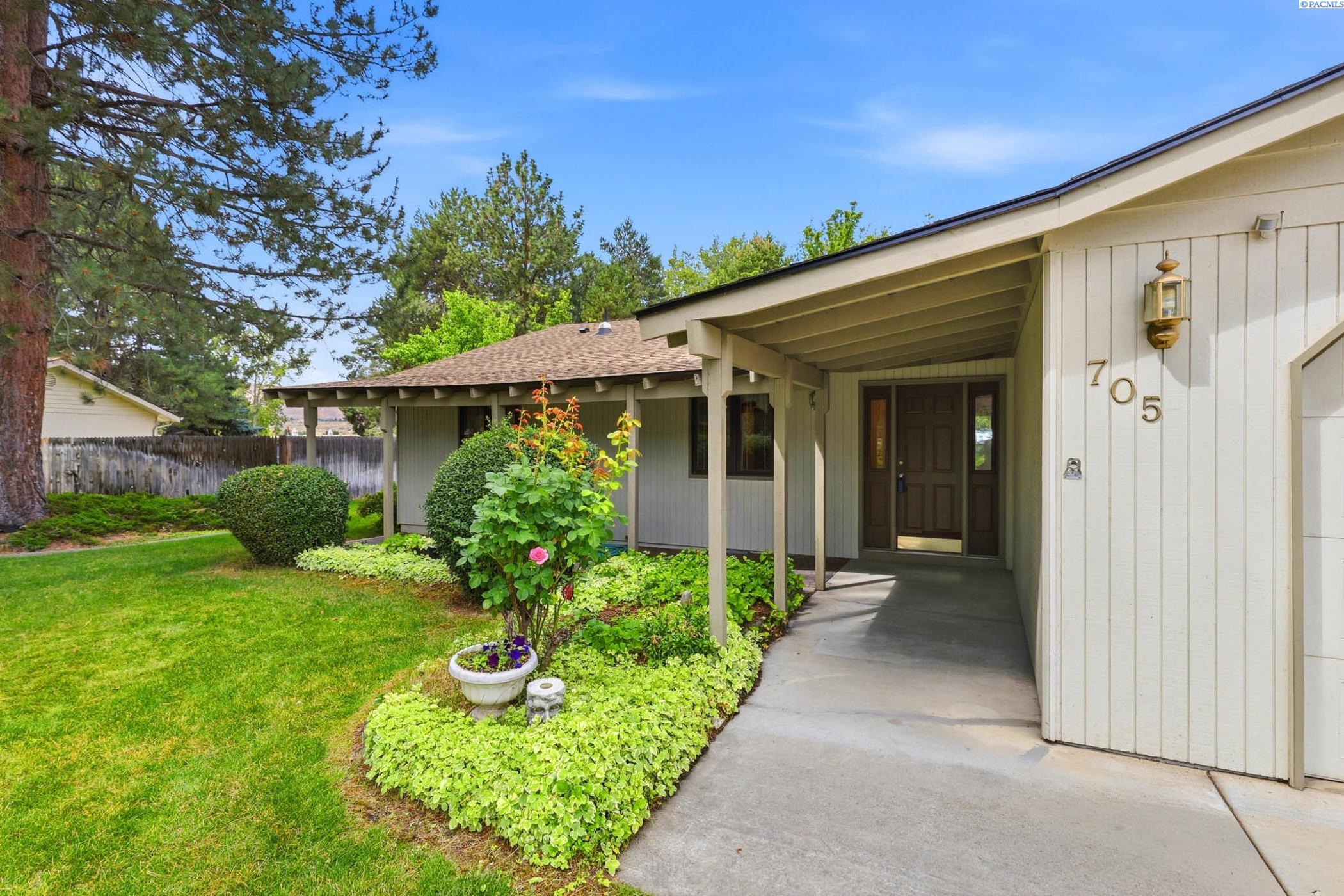 705 Cottonwood Loop, Richland, WA 99352