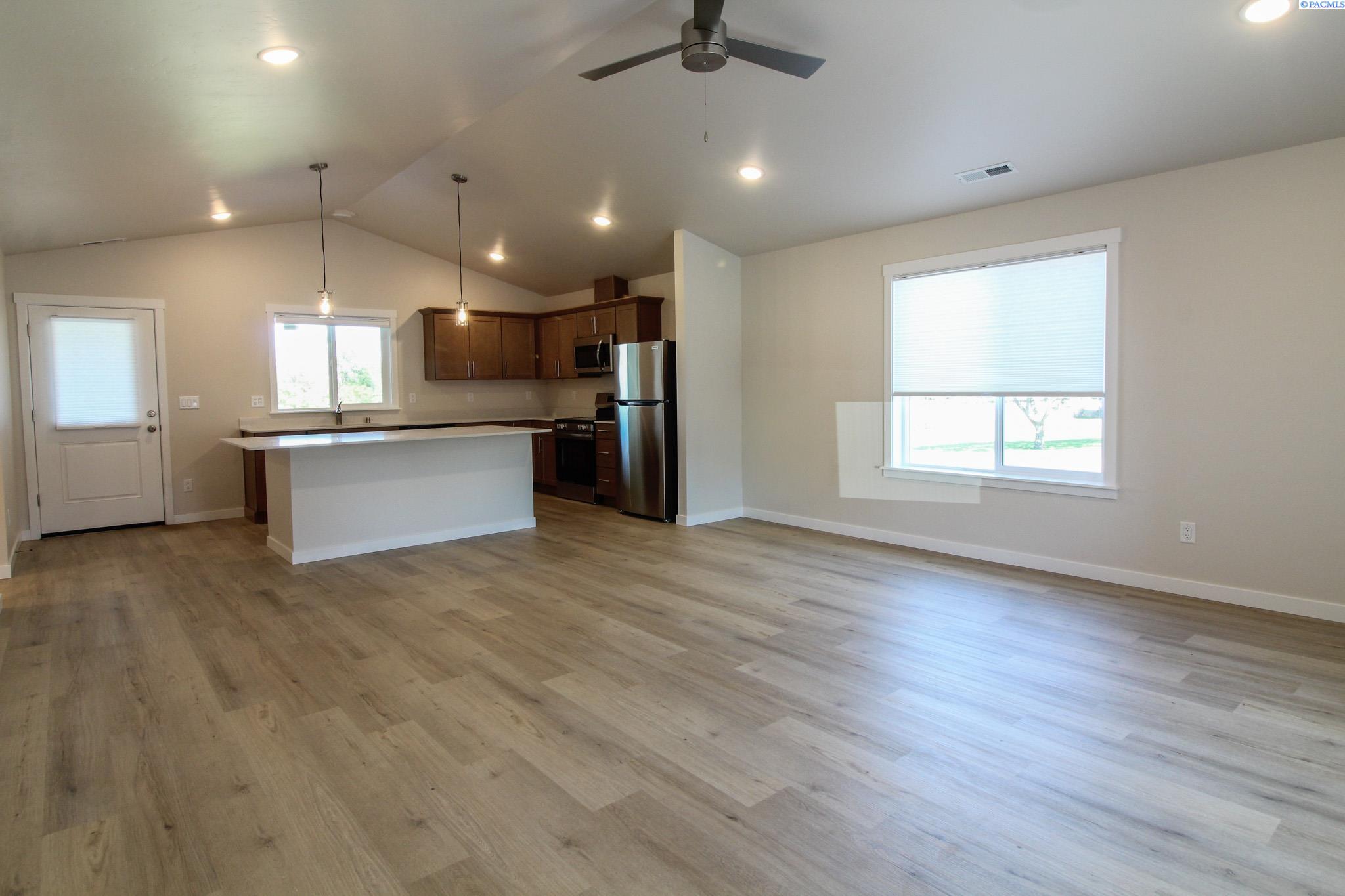16820 Stevens Dr, Kennewick, WA 99337