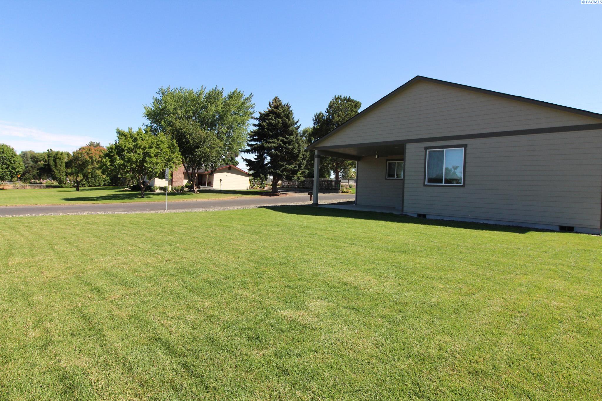 16820 Stevens Dr, Kennewick, WA 99337