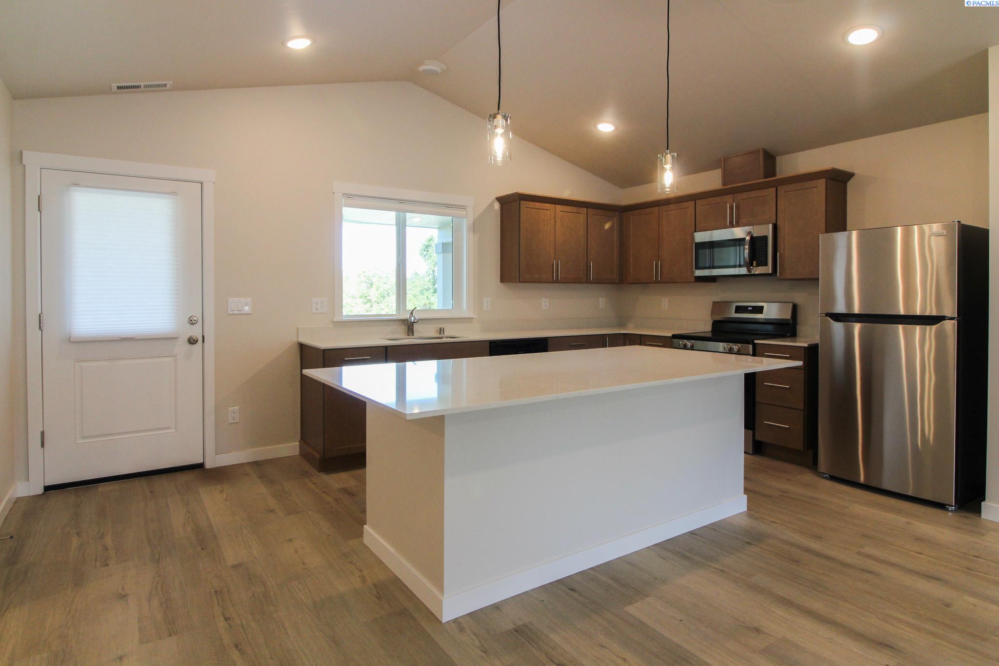 16820 Stevens Dr, Kennewick, WA 99337