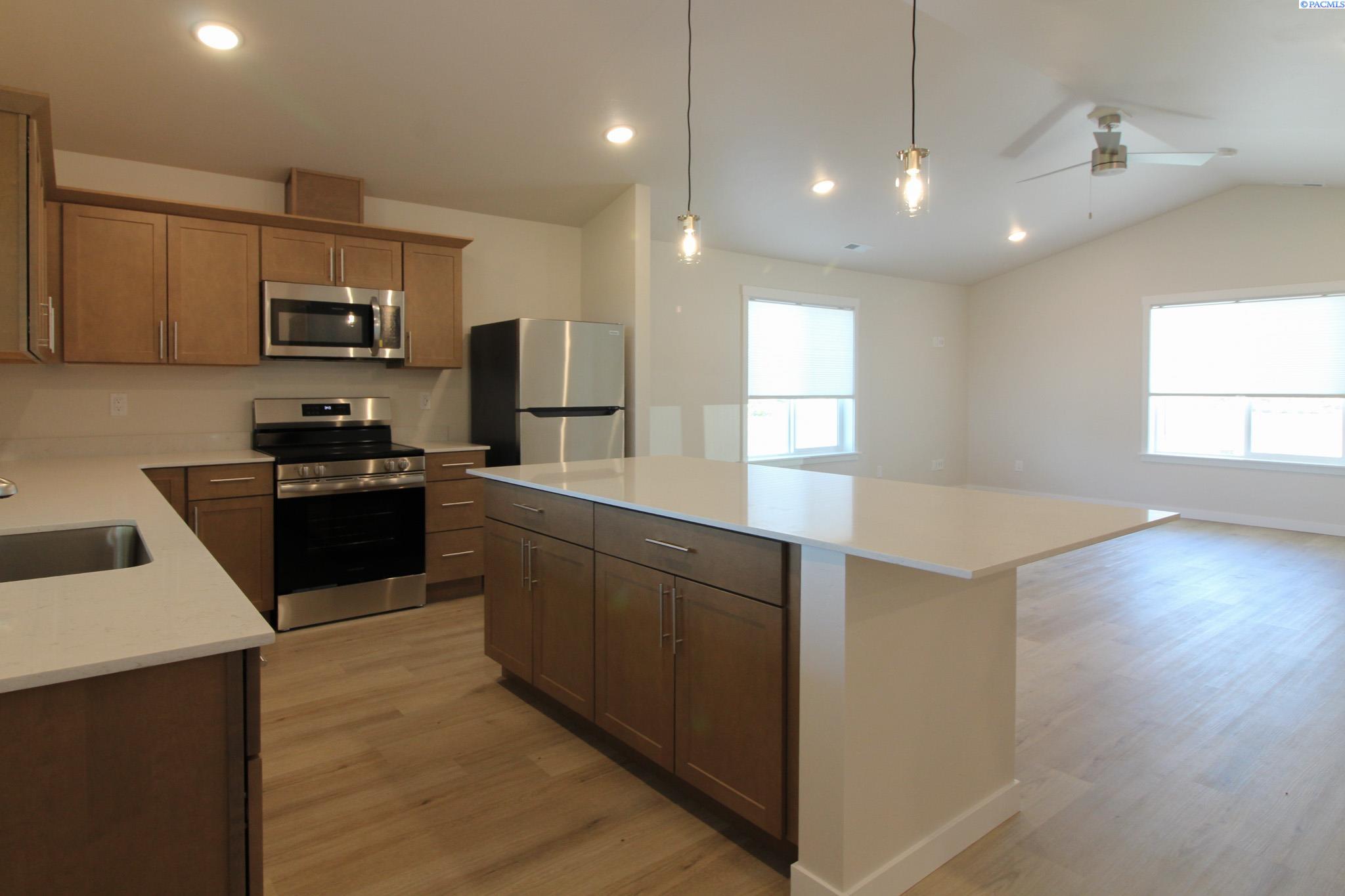 16820 Stevens Dr, Kennewick, WA 99337