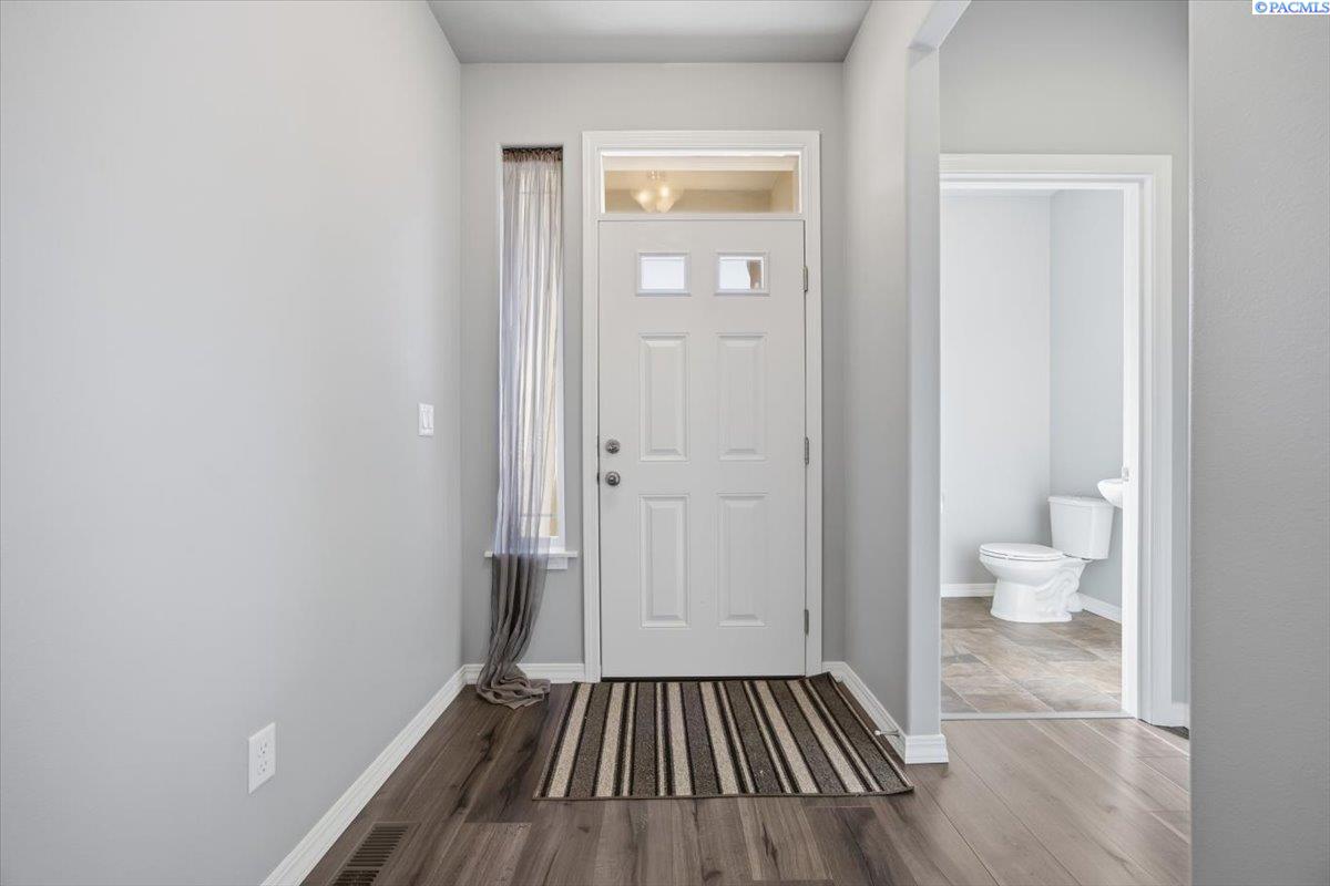 2250 Daphne Ave, Richland, WA 99352