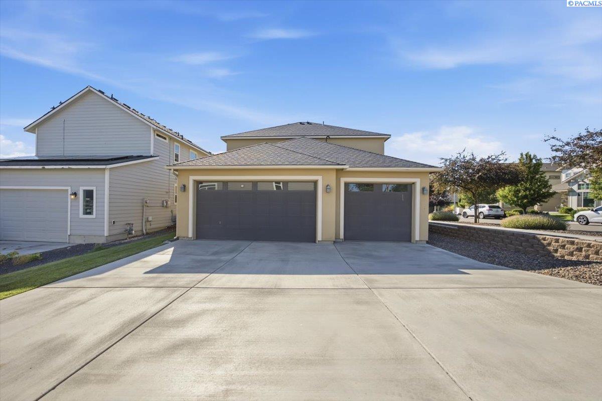 2250 Daphne Ave, Richland, WA 99352