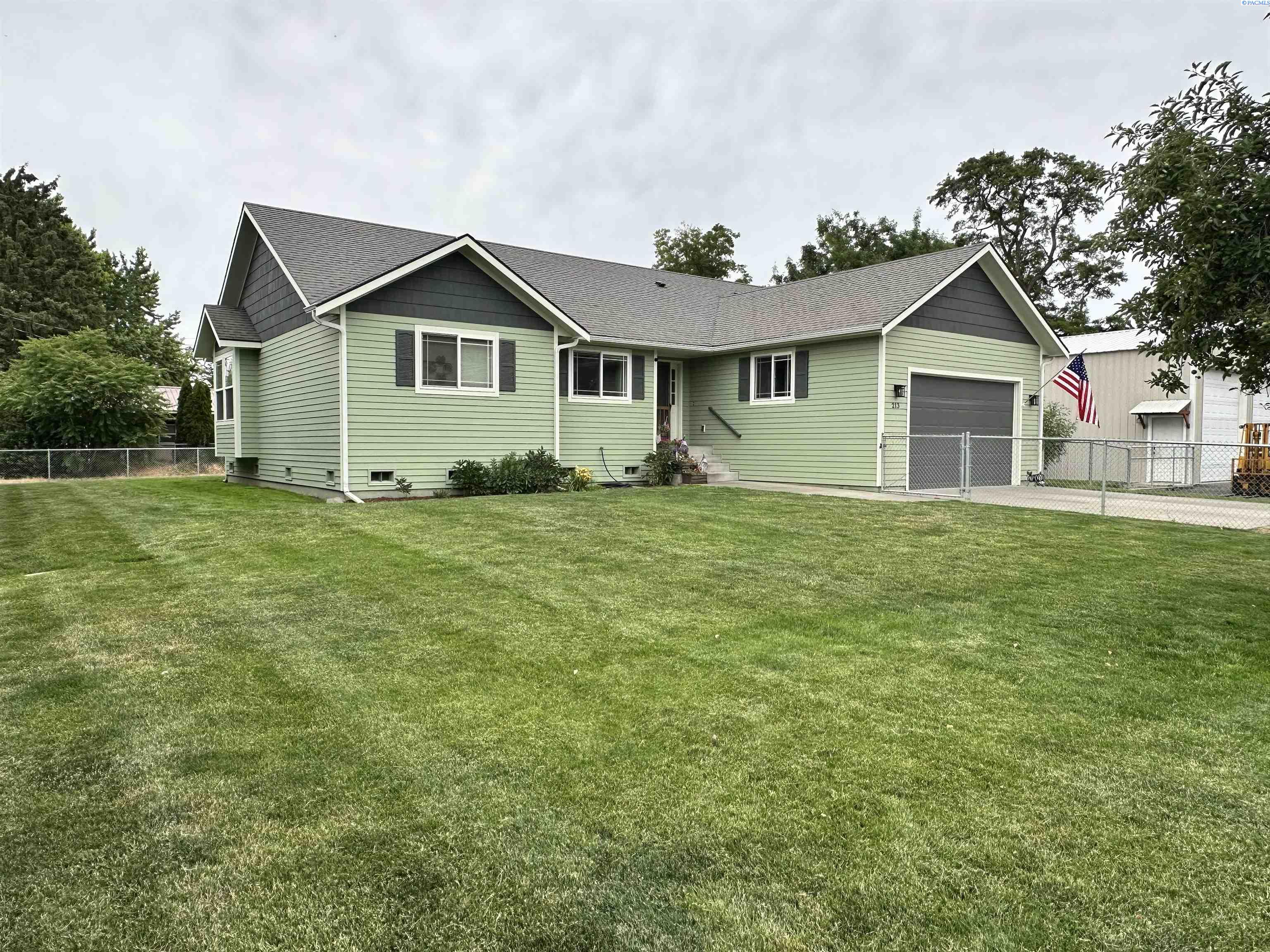 213 West St, Waitsburg, WA 99361