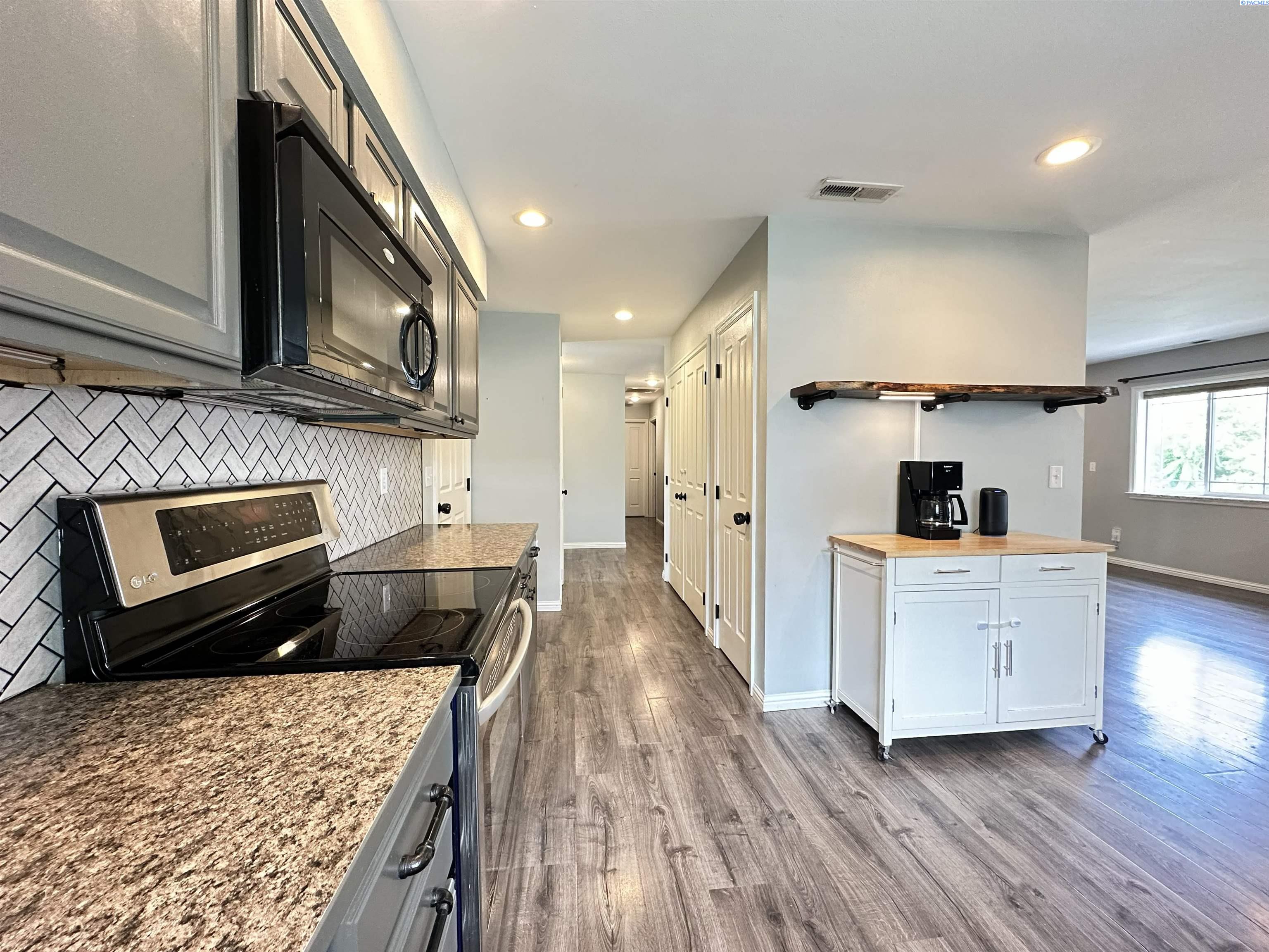 213 West St, Waitsburg, WA 99361