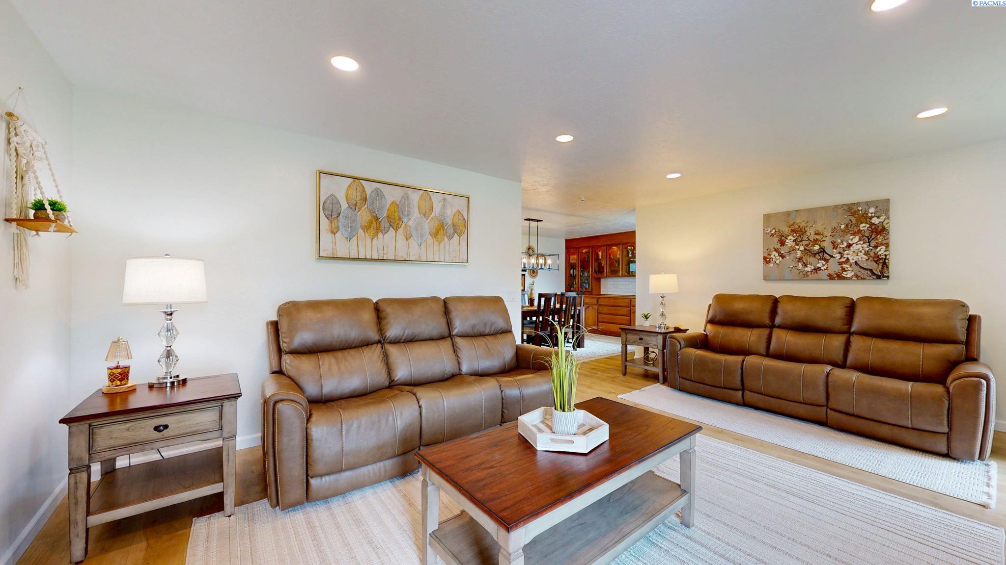 1912 Cherry Ln, Pasco, WA 99301