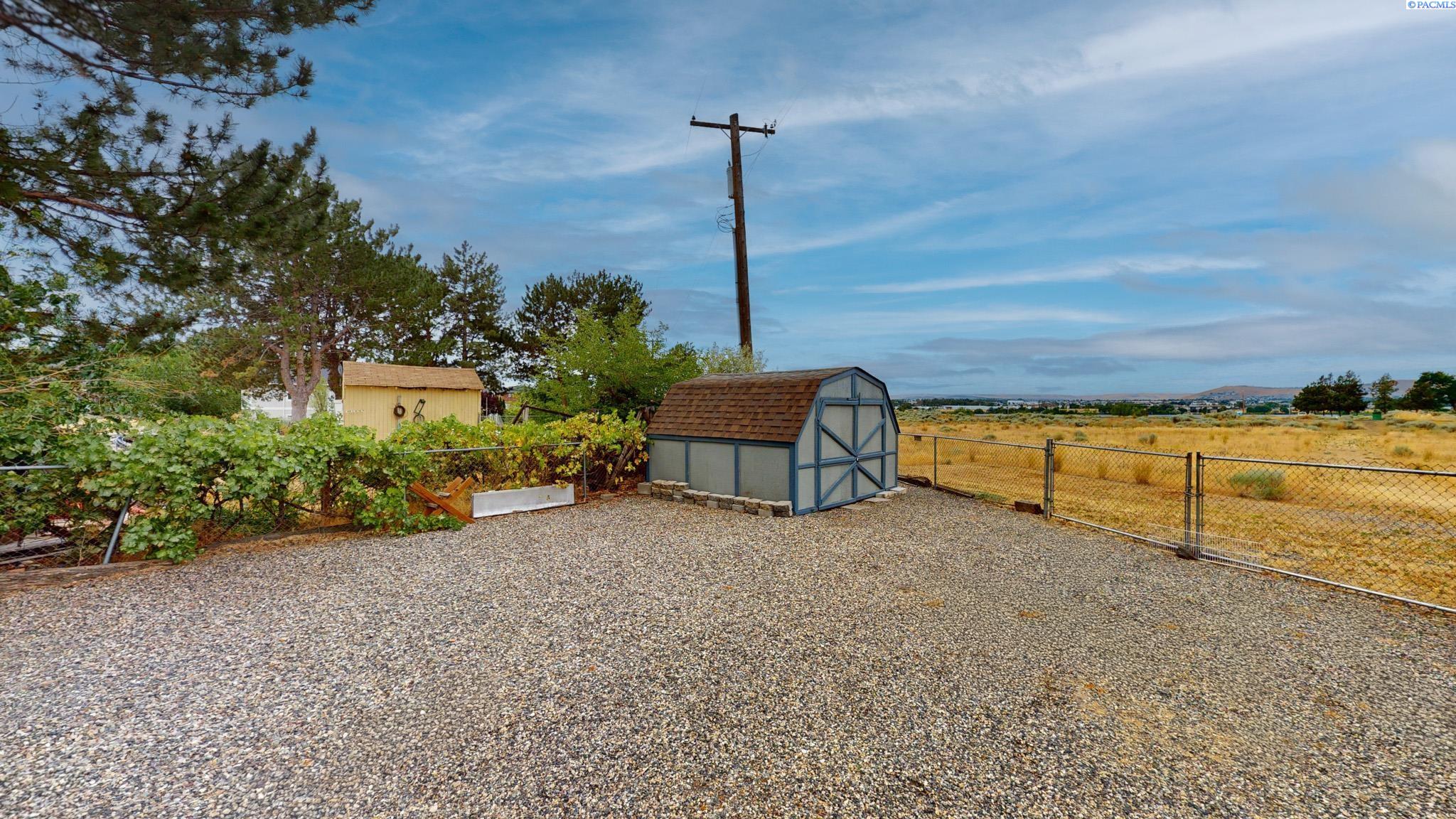 1912 Cherry Ln, Pasco, WA 99301