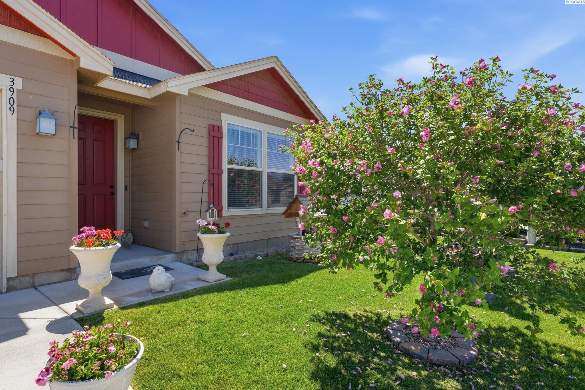 3909 Providence Ln, Pasco, WA 99301