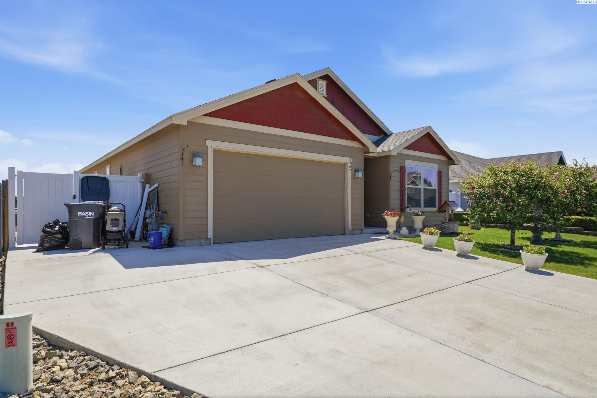 3909 Providence Ln, Pasco, WA 99301