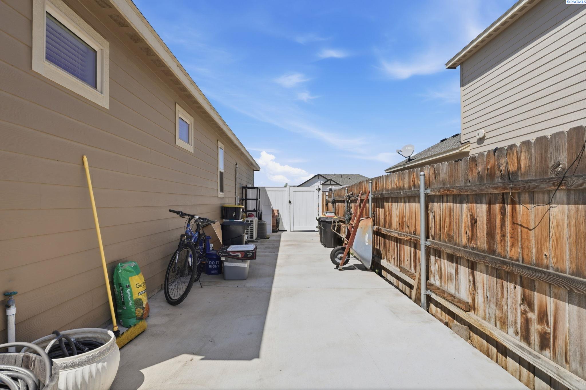 3909 Providence Ln, Pasco, WA 99301