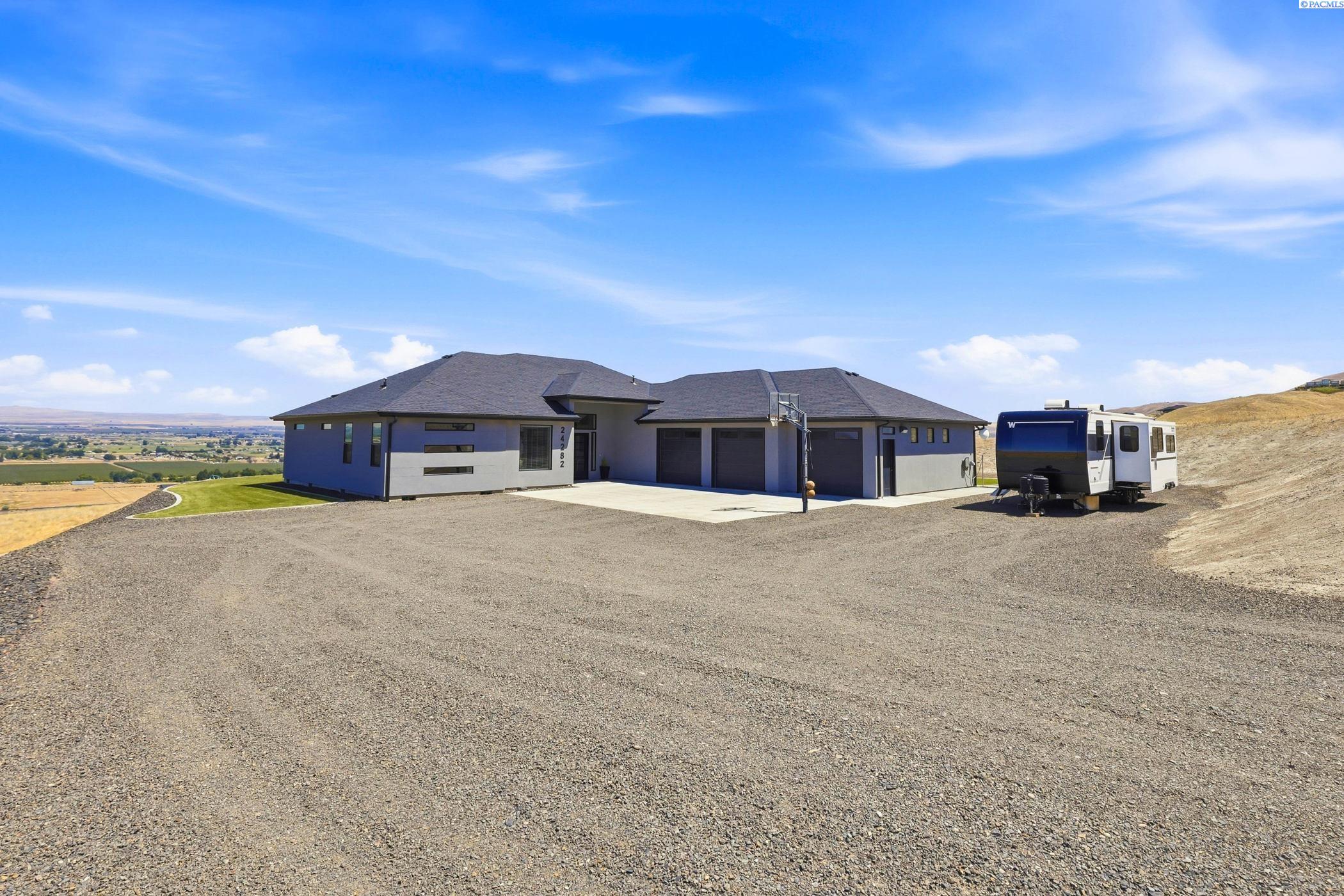 24282 242nd Pr Sw, Prosser, WA 99350