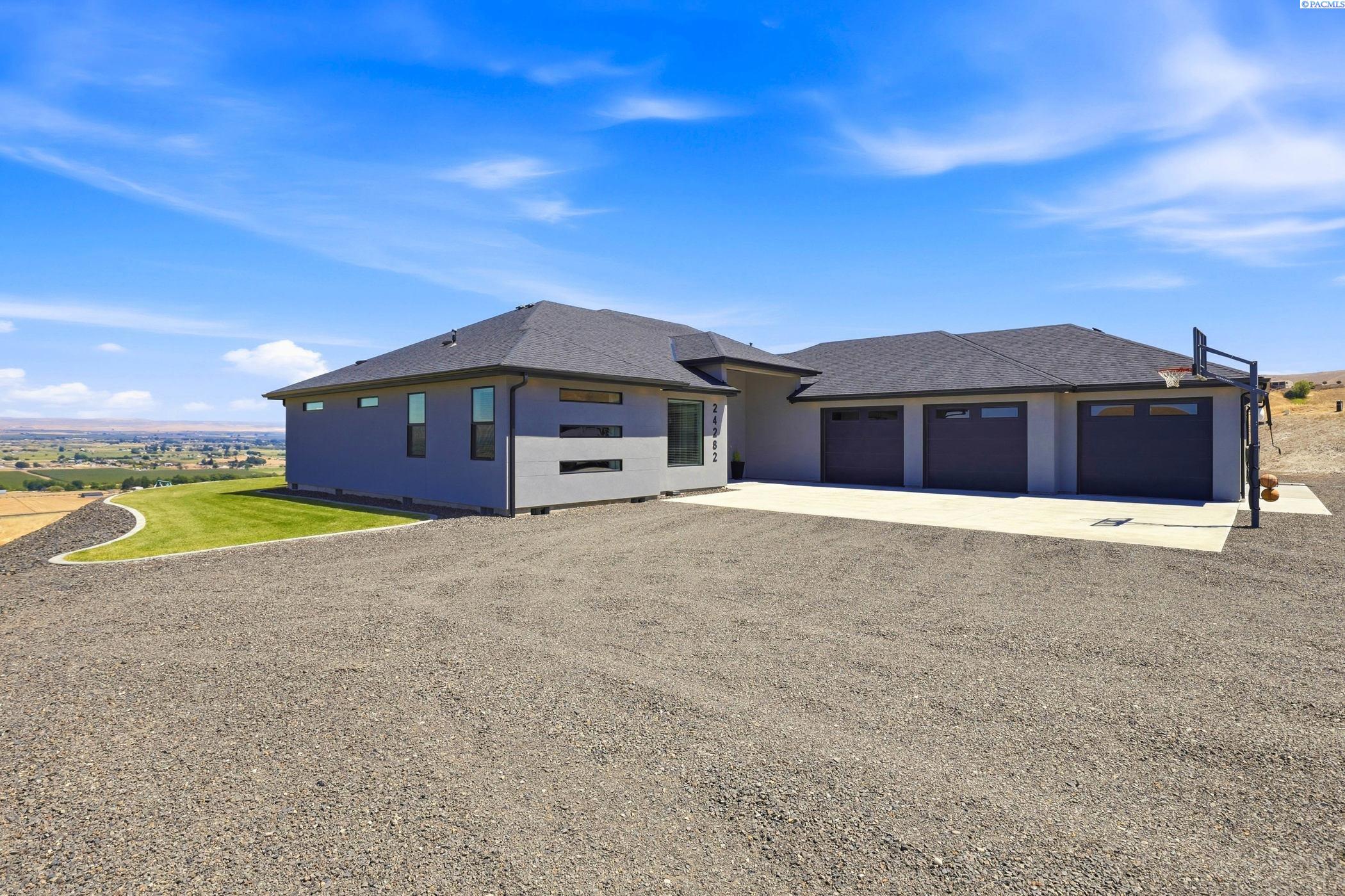 24282 242nd Pr Sw, Prosser, WA 99350