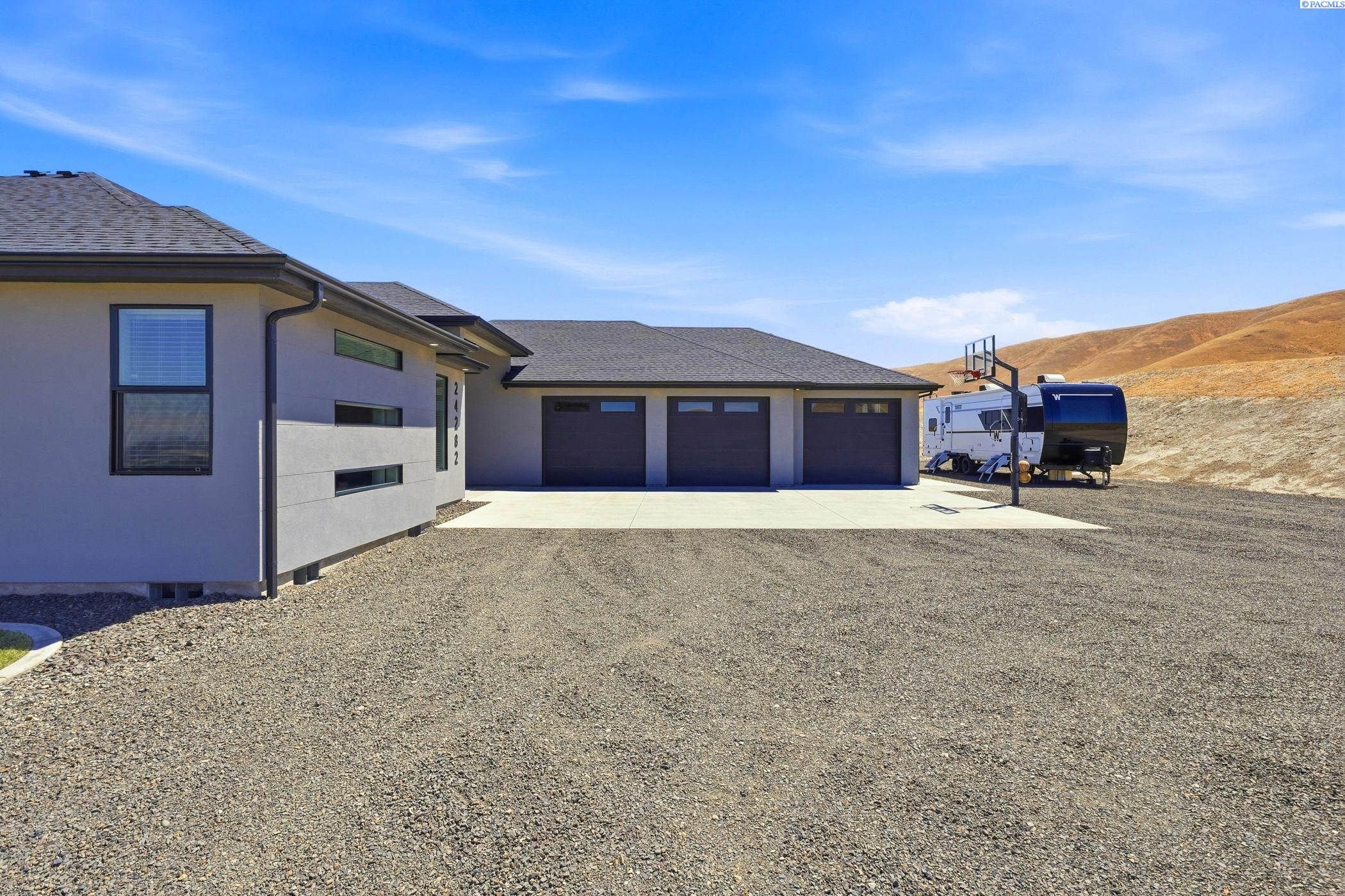 24282 242nd Pr Sw, Prosser, WA 99350
