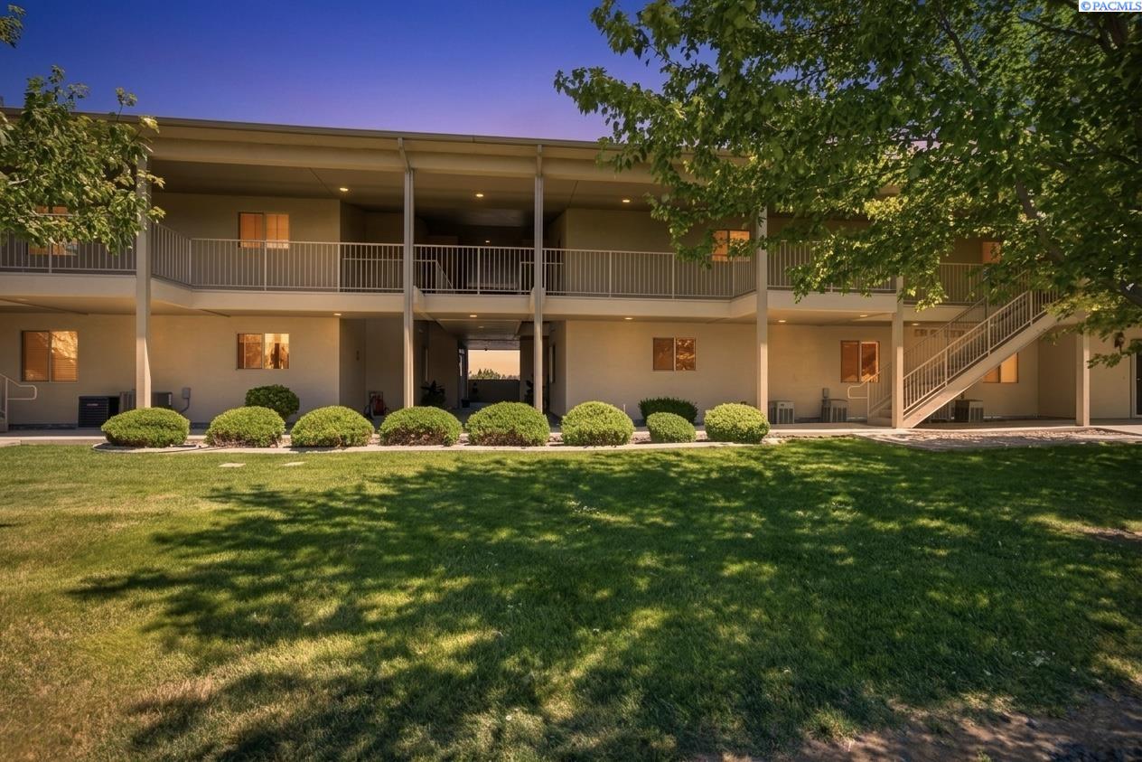 3710 W Canyon Lakes Dr L 104, Kennewick, WA 99337