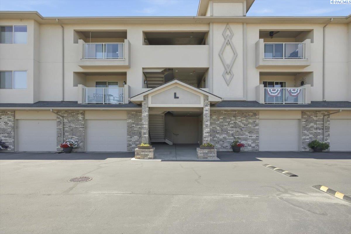 3710 Canyon Lakes Dr #L-104, Kennewick, WA 99337
