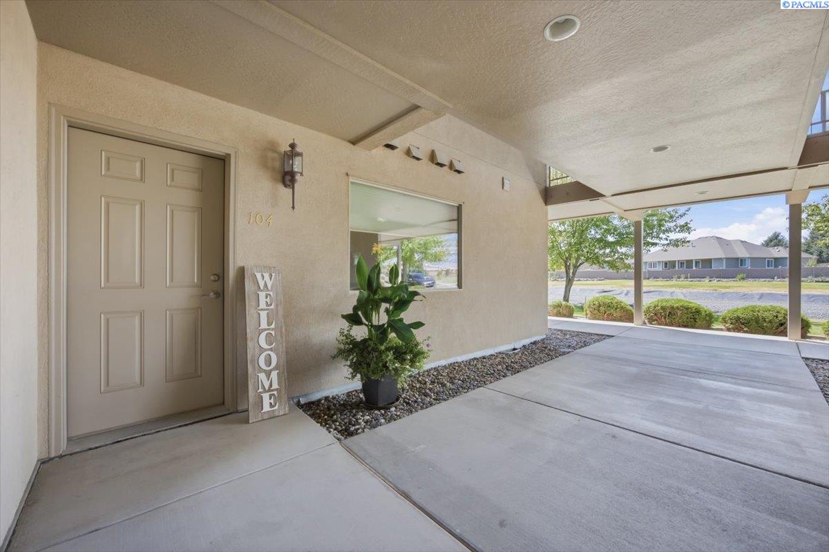 3710 Canyon Lakes Dr #L-104, Kennewick, WA 99337