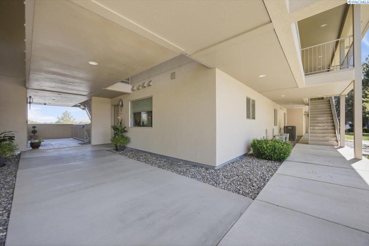 3710 Canyon Lakes Dr #L-104, Kennewick, WA 99337