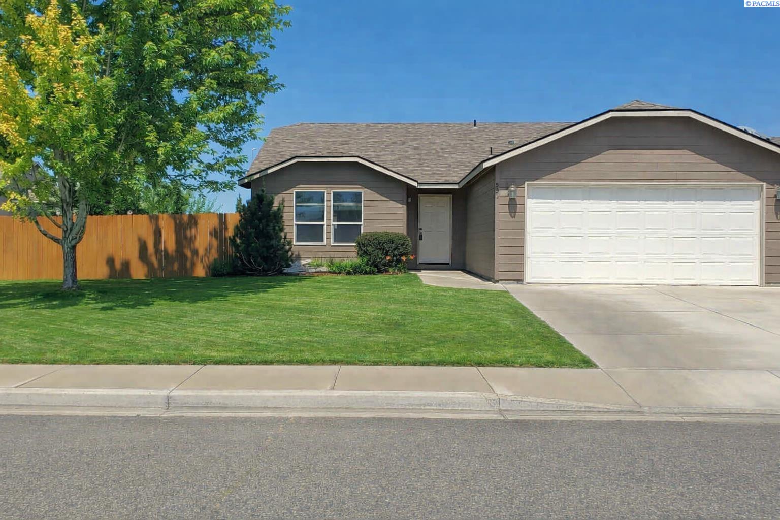 5325 Johnson Dr, Pasco, WA 99301-9759