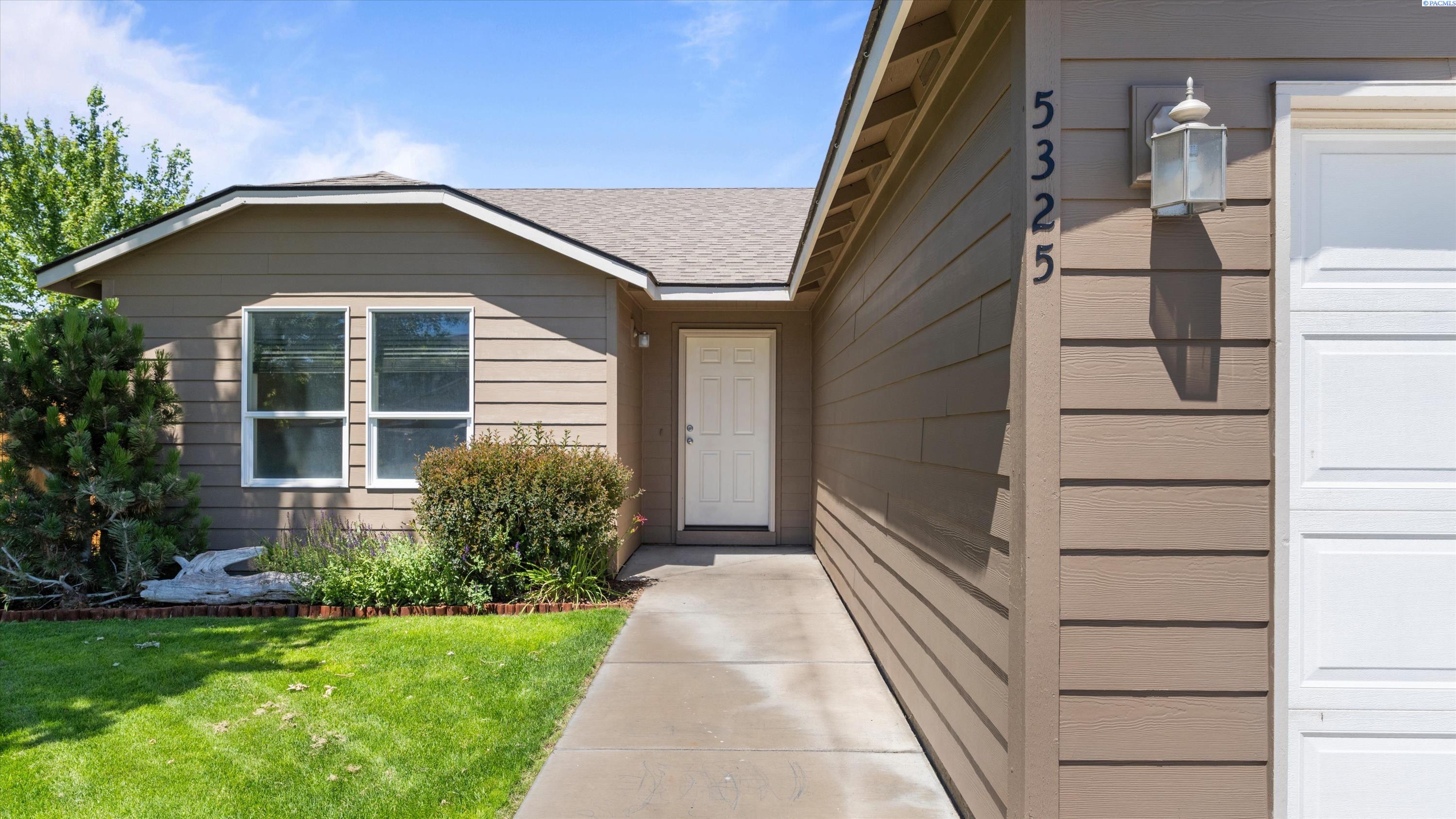 5325 Johnson Dr, Pasco, WA 99301-9759