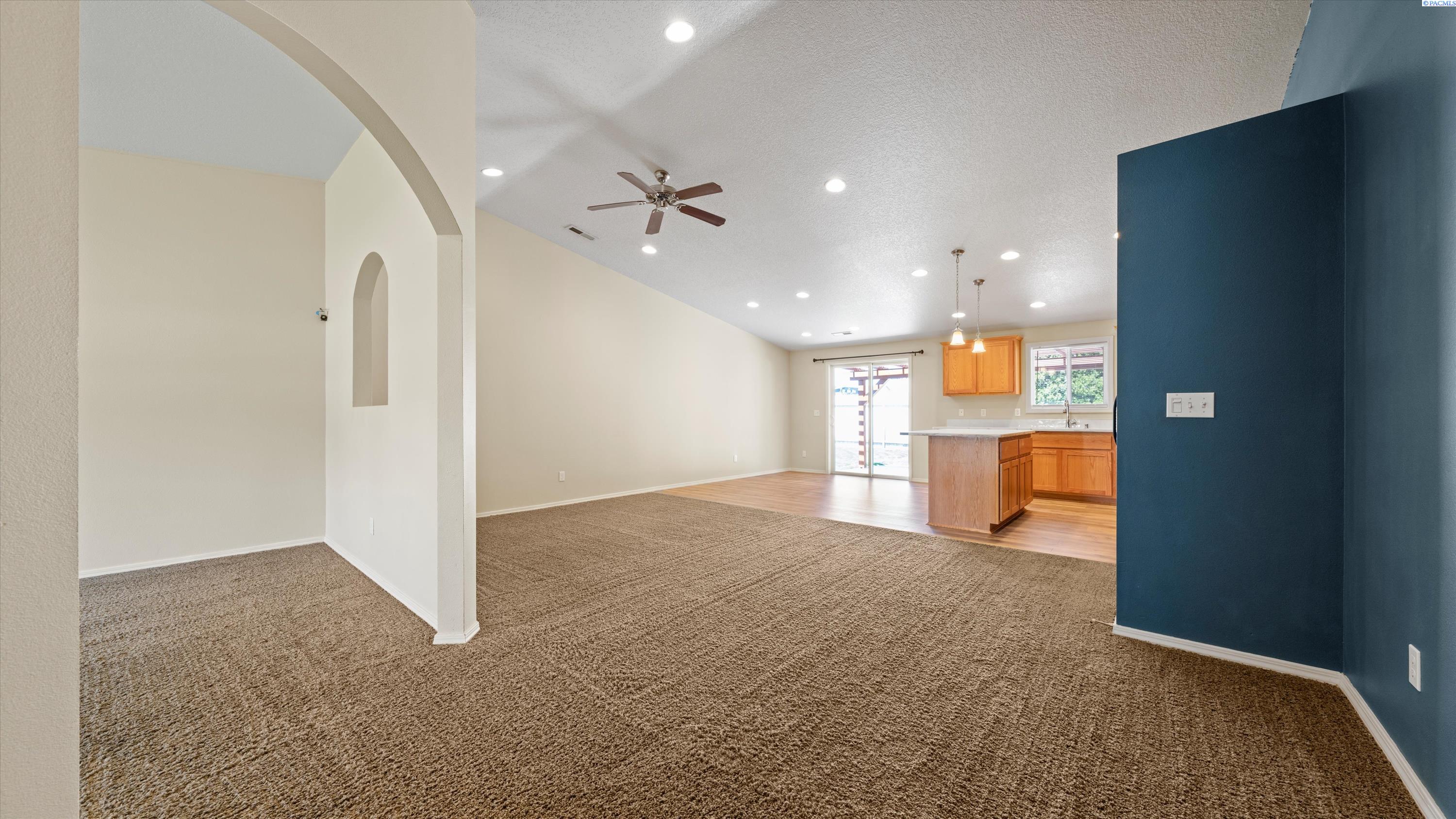 5325 Johnson Dr, Pasco, WA 99301-9759