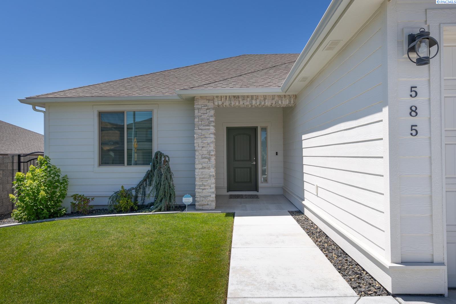 585 Lazio Way, Richland, WA 99352