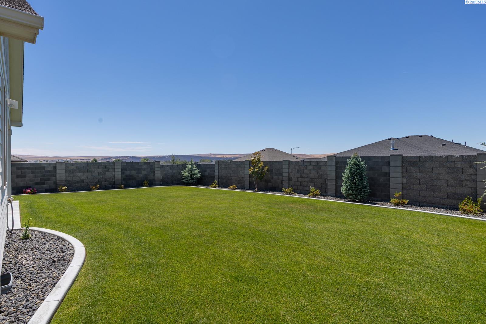 585 Lazio Way, Richland, WA 99352