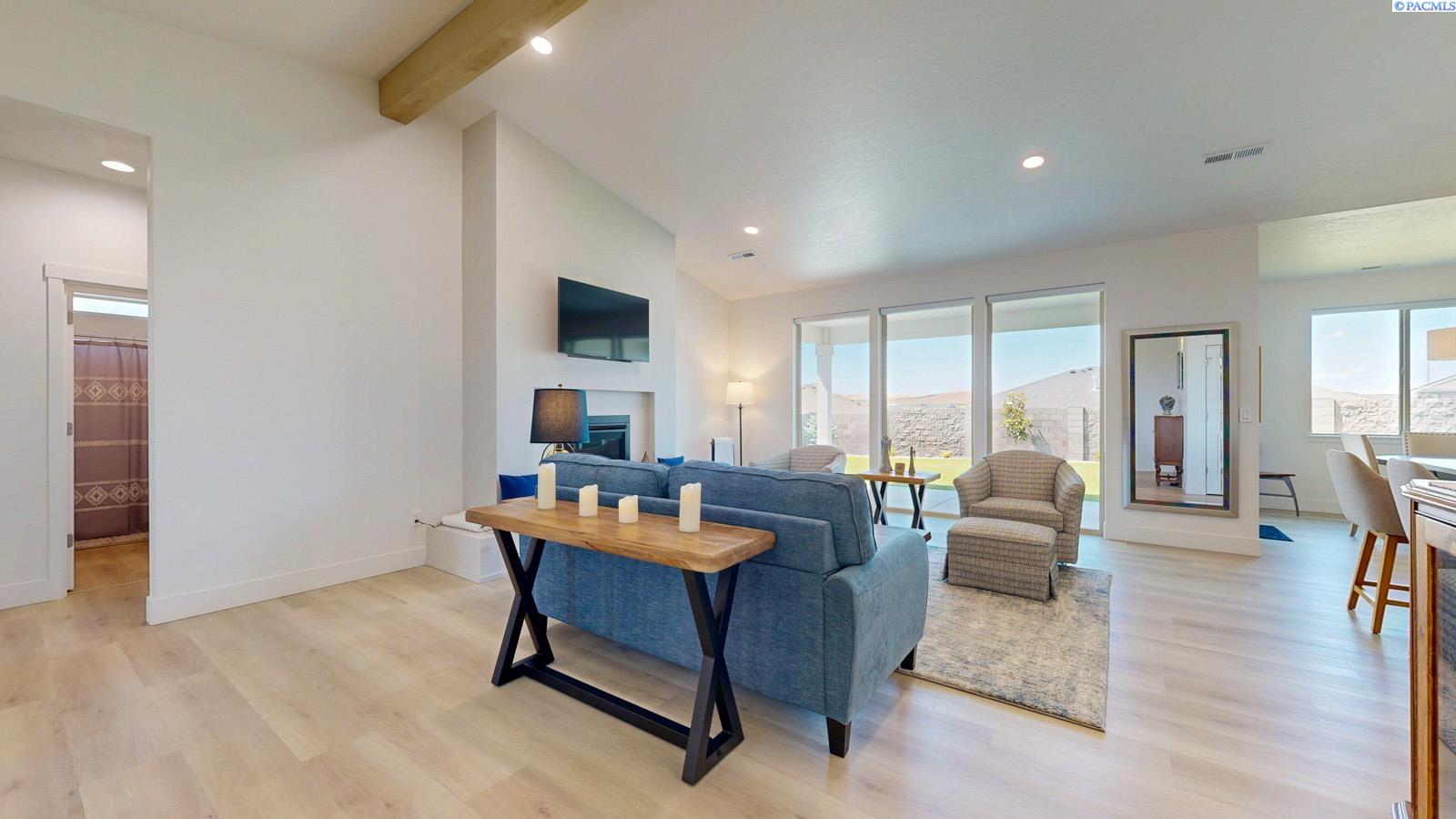 585 Lazio Way, Richland, WA 99352