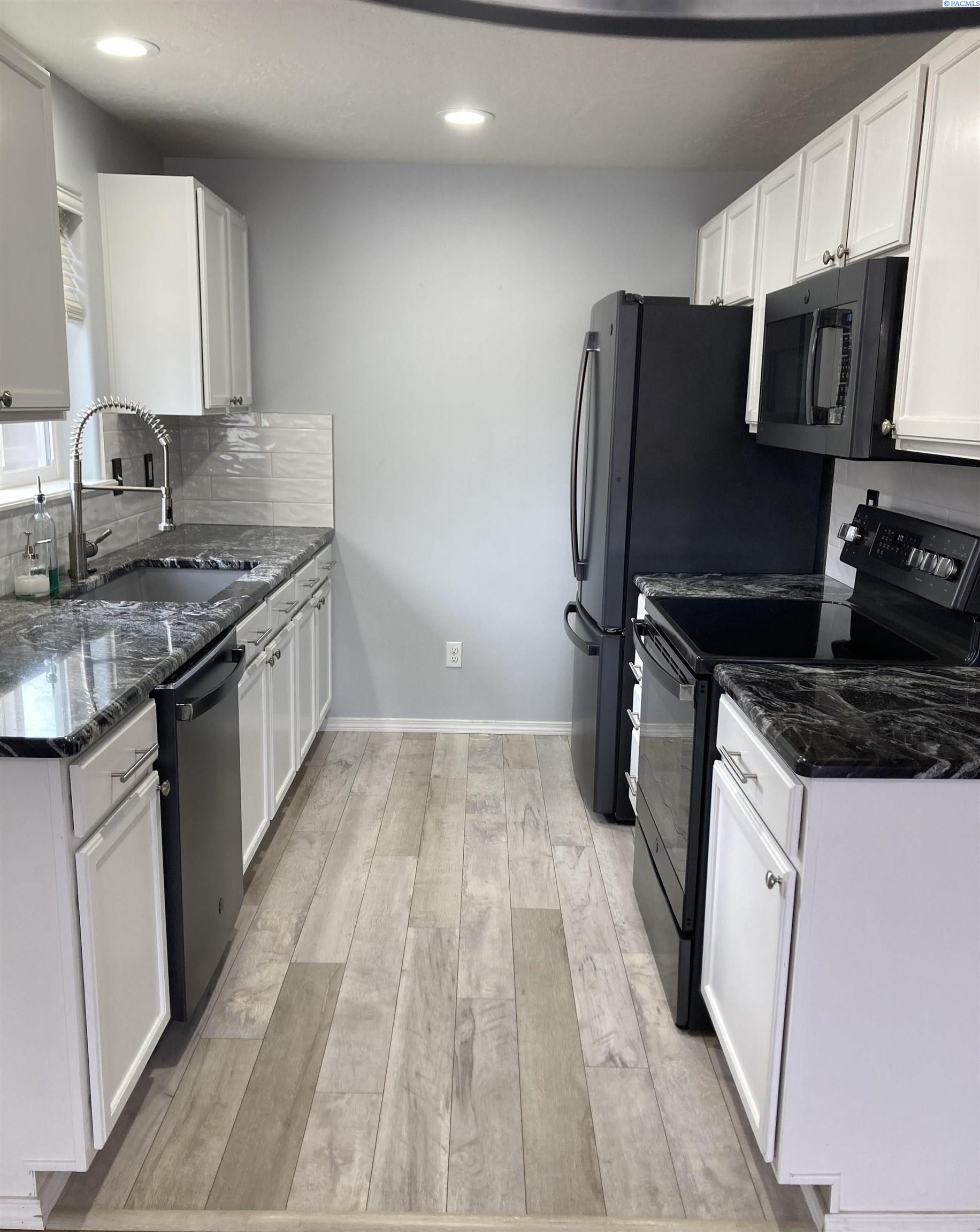 8019 6th Ave, Kennewick, WA 99336