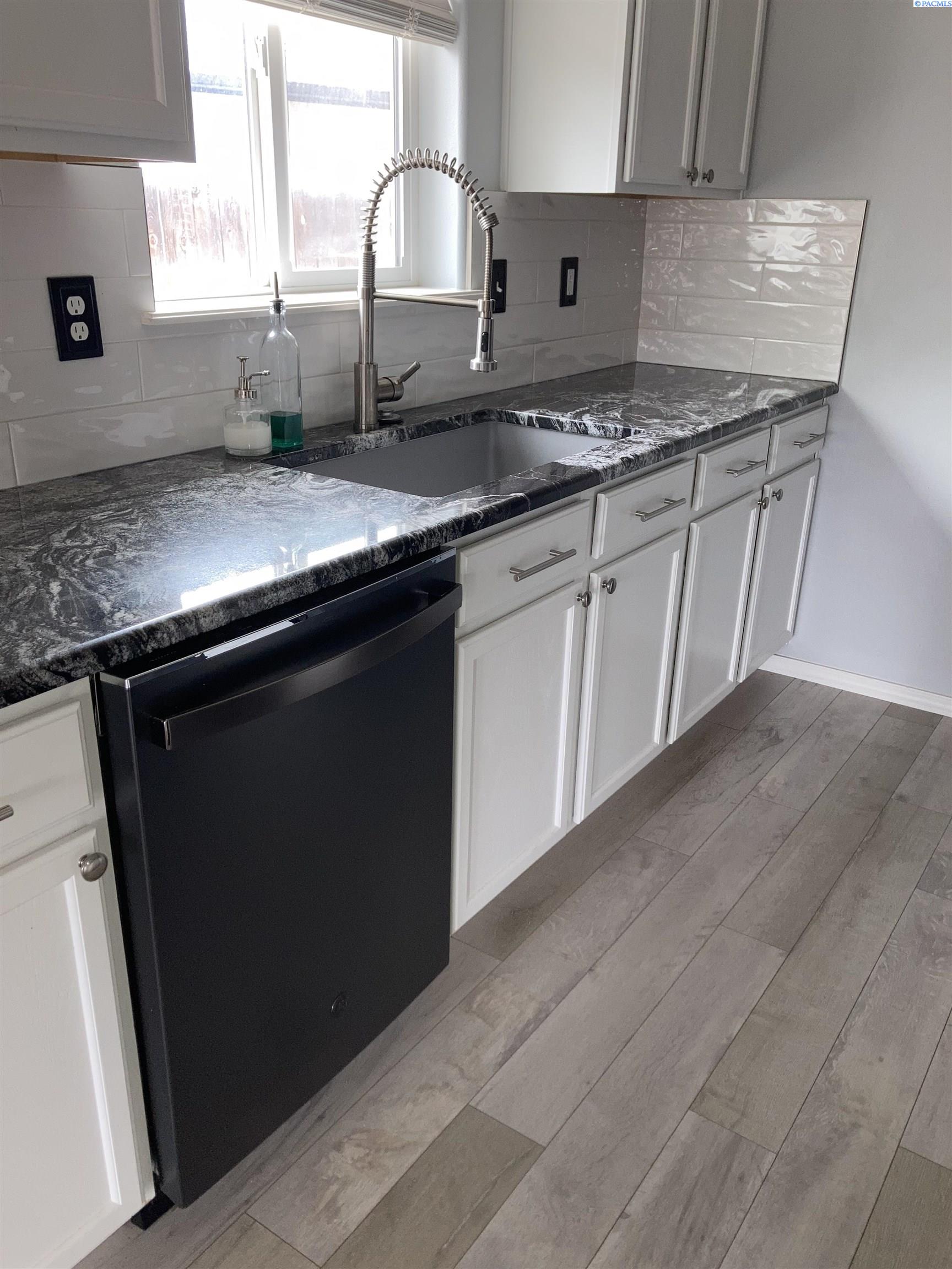 8019 6th Ave, Kennewick, WA 99336