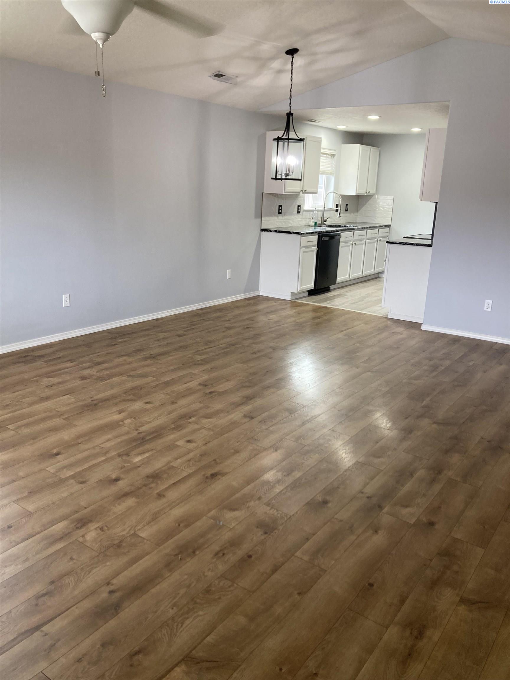 8019 6th Ave, Kennewick, WA 99336
