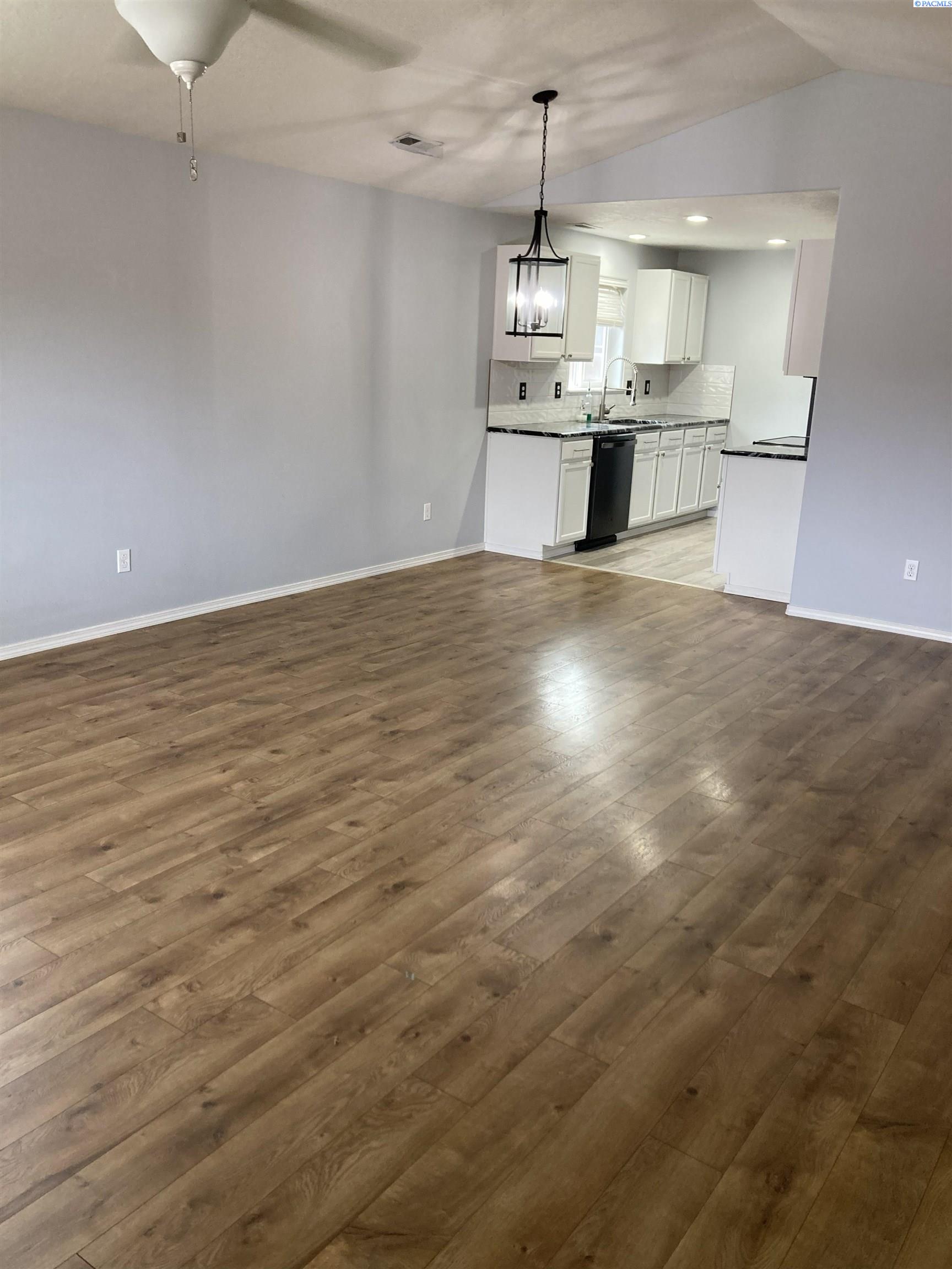 8019 6th Ave, Kennewick, WA 99336
